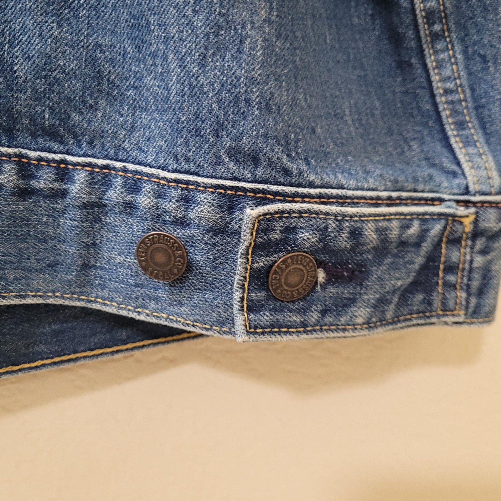 🧥 Levi’s Premium Long Trucker Jacket Men’s M Relaxed Cut Western (Read/C-video)