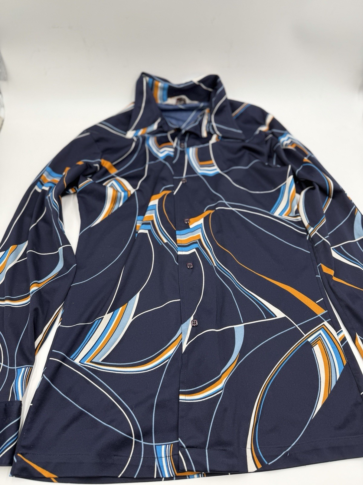 RICHMAN BROTHERS 100% POLYESTER KNIT SHIRT WITH GEOMETRIC PATTERNS SIZE M