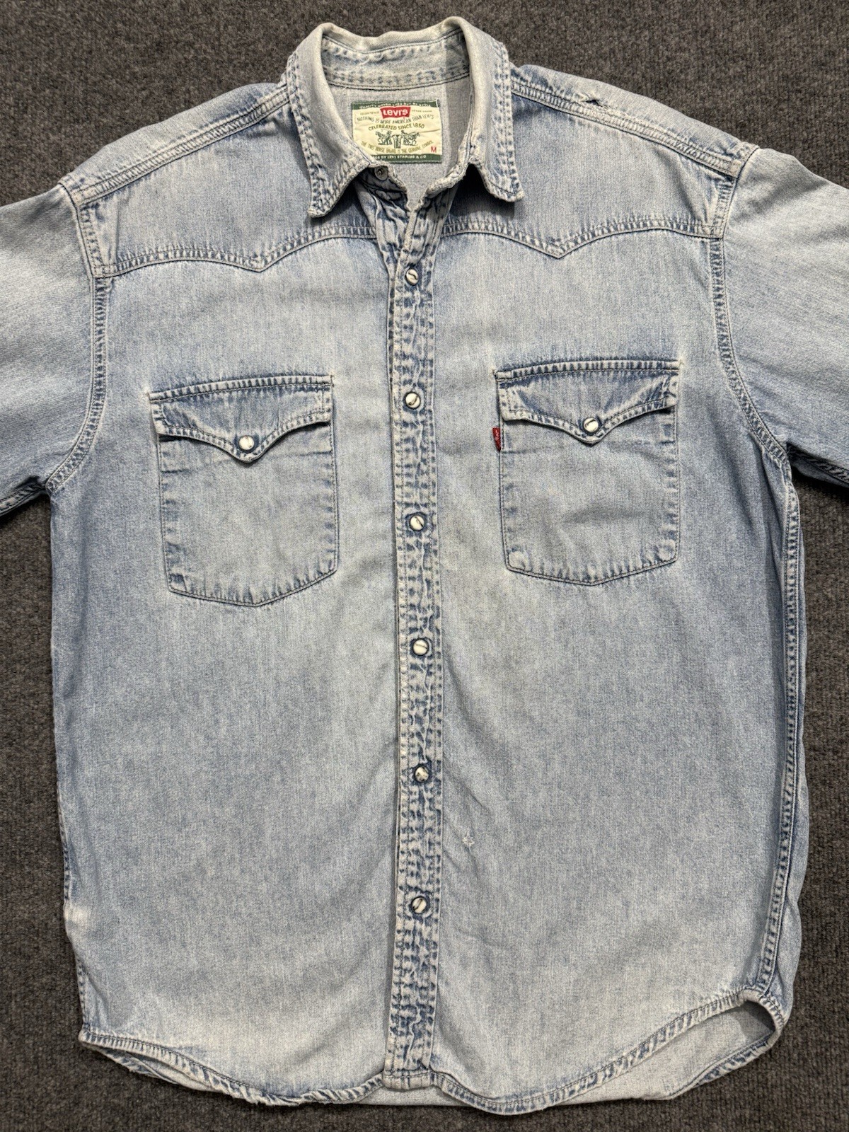 Vintage Levi’s Denim Pearl Snap Button Down Shirt Distressed Faded M