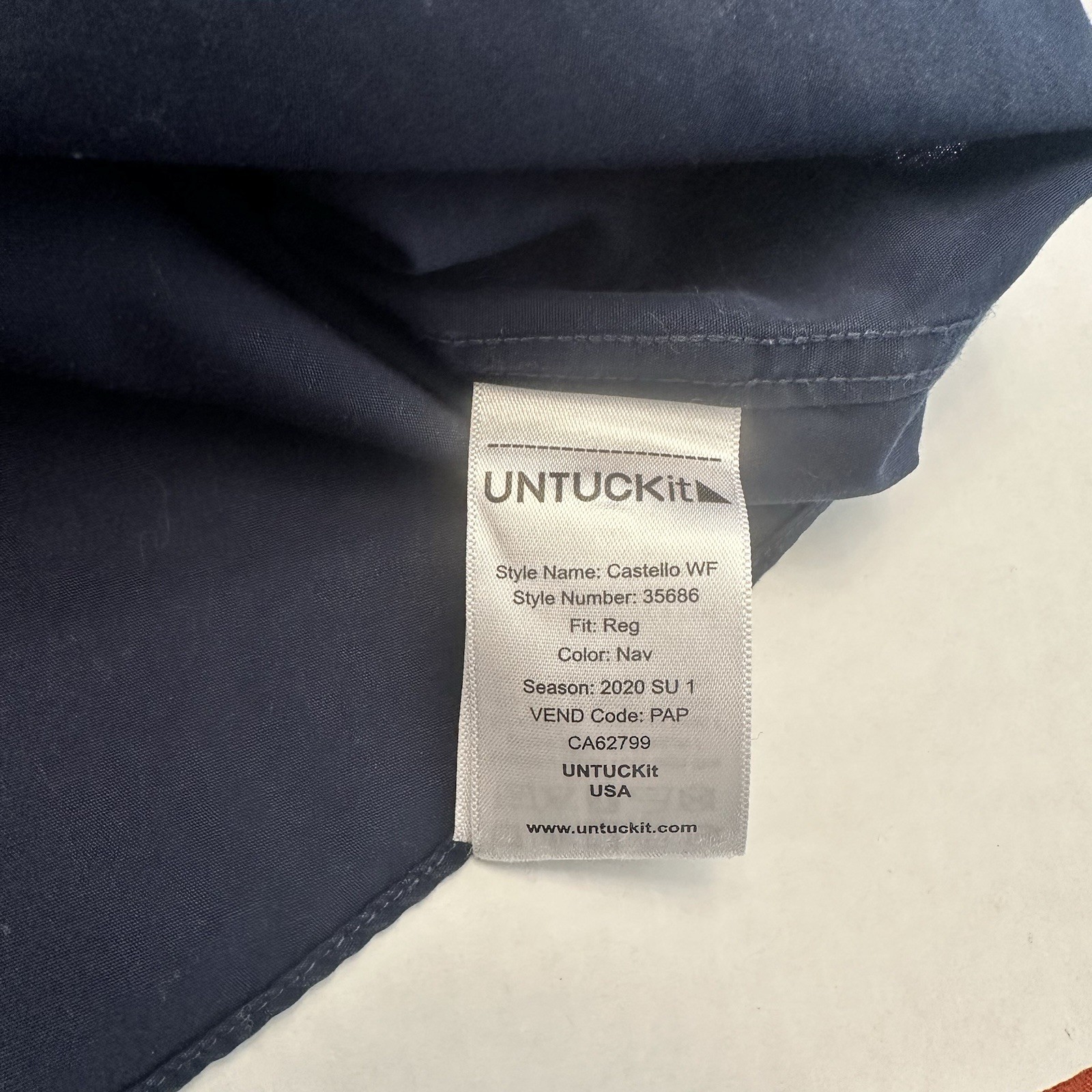 UNTUCKit Castello WF mens Cotton Wrinkle Resistant Button-Up L Navy Minimalist