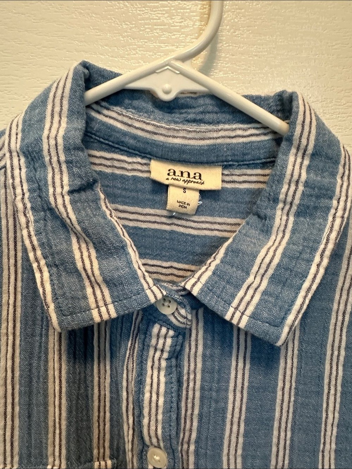 a.n.a Blue and White Striped Short-Sleeve Button-Down Shirt Beachy Size Small