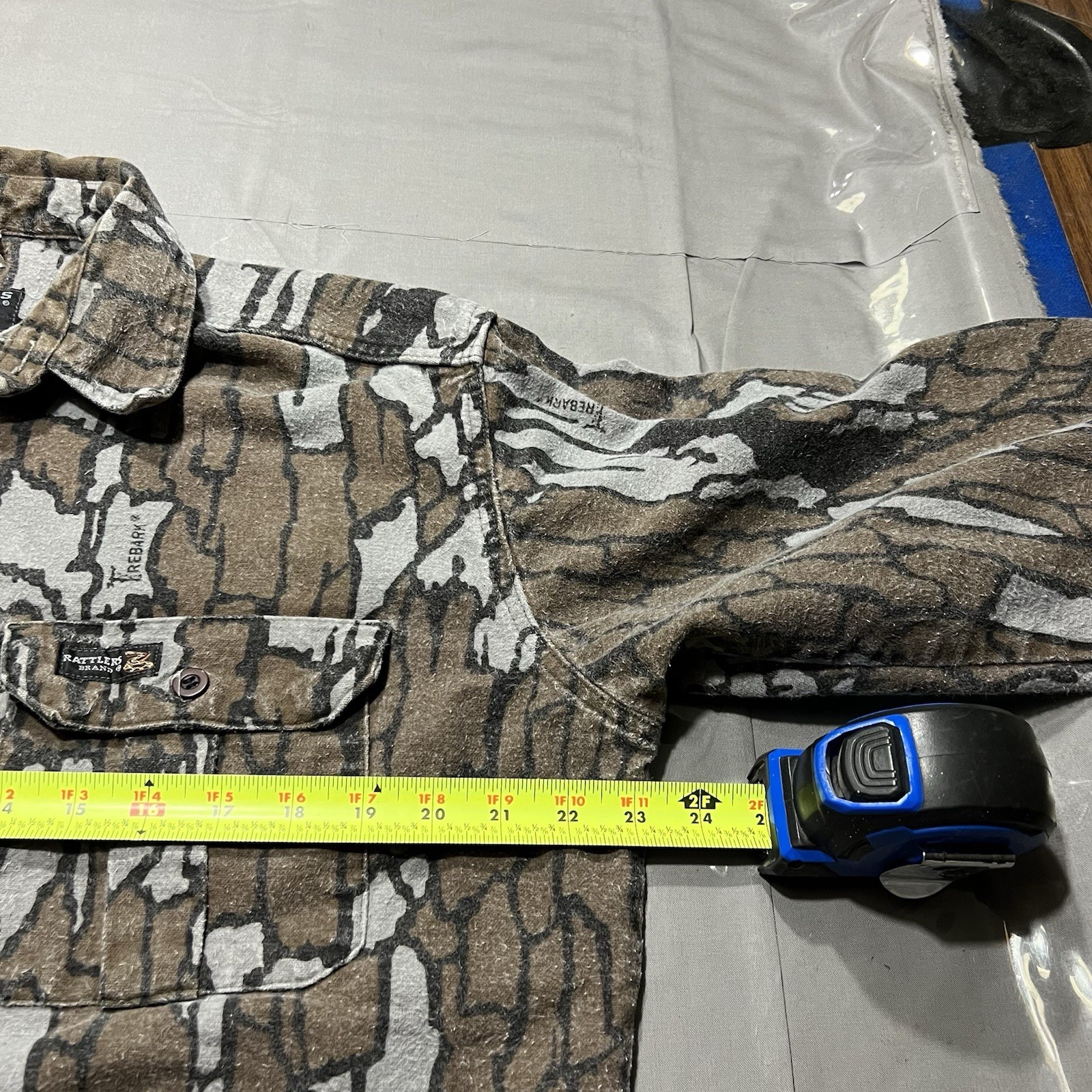Vintage Rattlers Brand Shirt Mens L TreBark Camo Chamois Hunting 90s