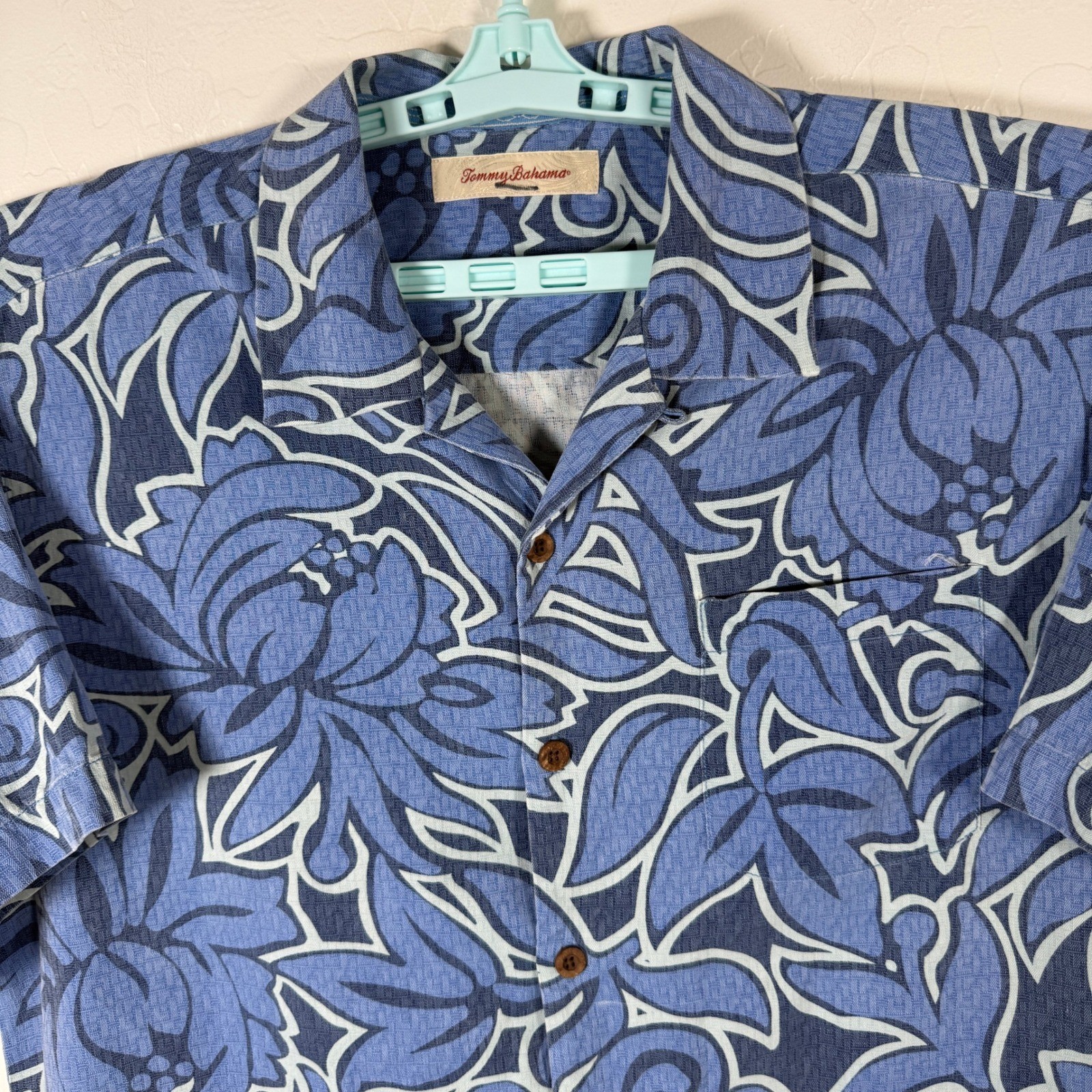 Tommy Bahama Shirt Mens Large Blue Silk Floral Hawaiian Short Sleeve Camp Aloha