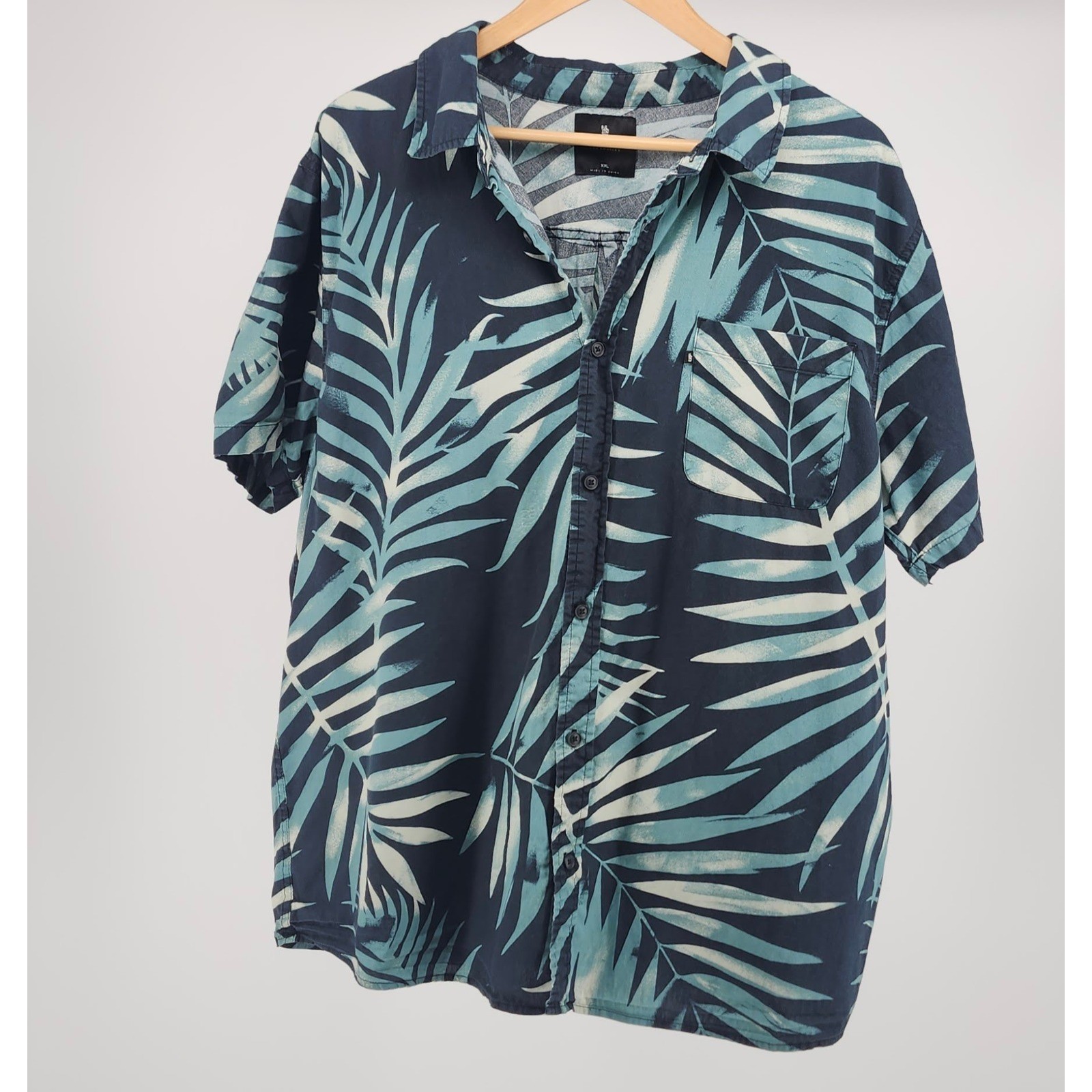 Junk Food Clothing Mens XXL Tropical Palm Leaf Button Down Shirt Teal Navy Blue