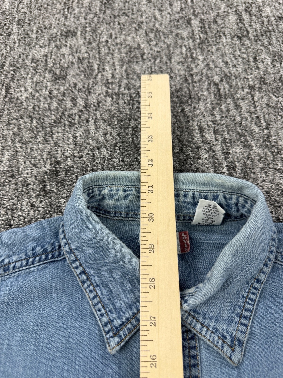 Vtg Levis Denim Shirt Men Medium Light Wash Faded Distressed Button Up Trucker