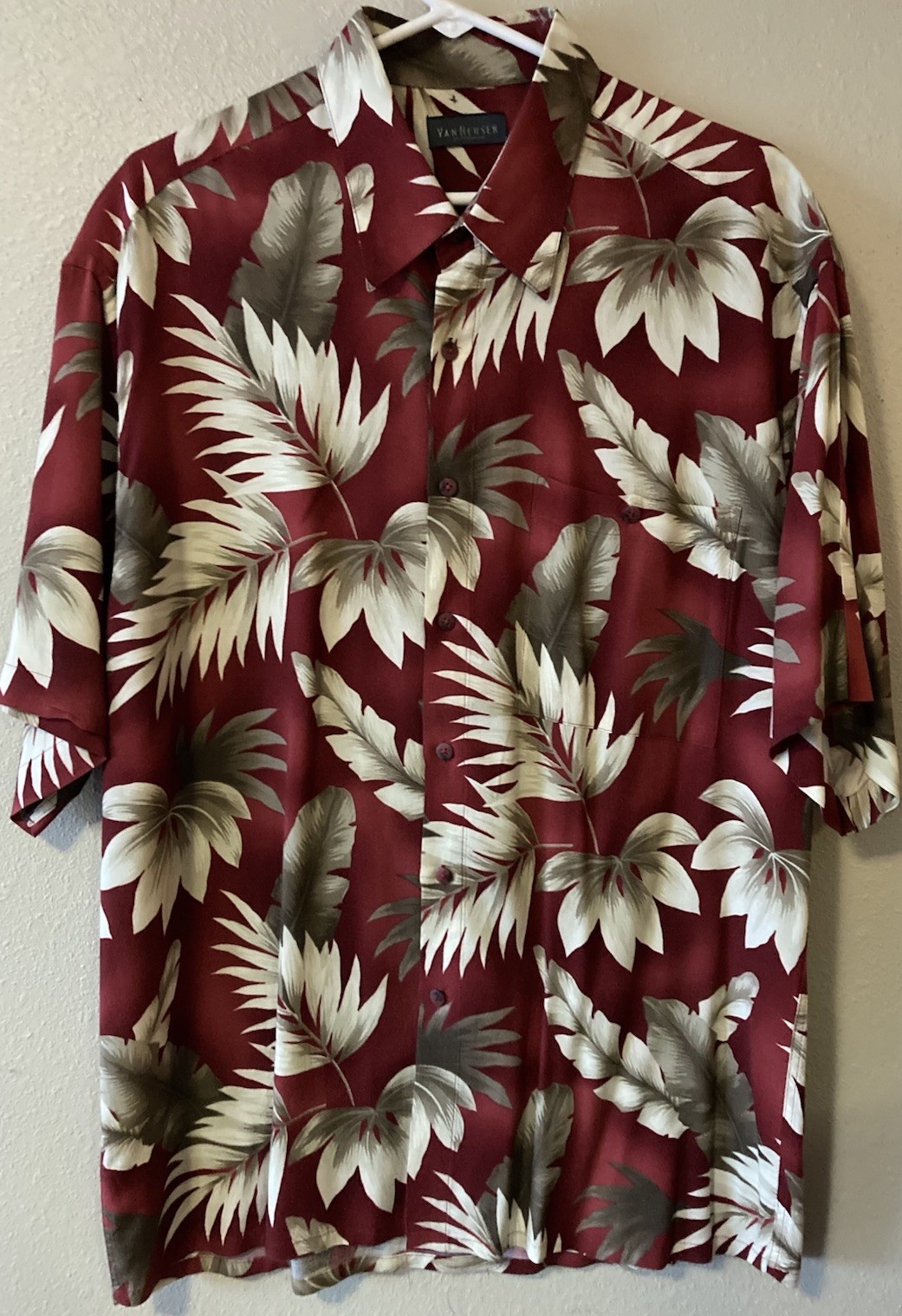 Van Heusen Hawaiian Floral Rayon Red White Gray Button-Up Shirt Men L Summer