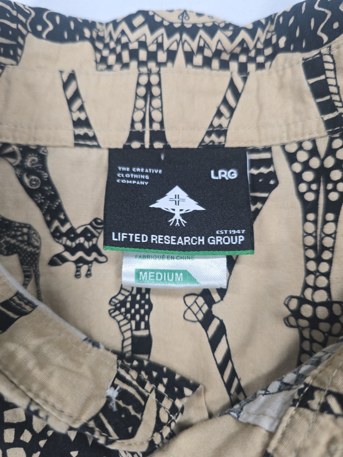 Sz Medium Lifted Research Group Mens Button Down Shirt Beige Giraffe Safari