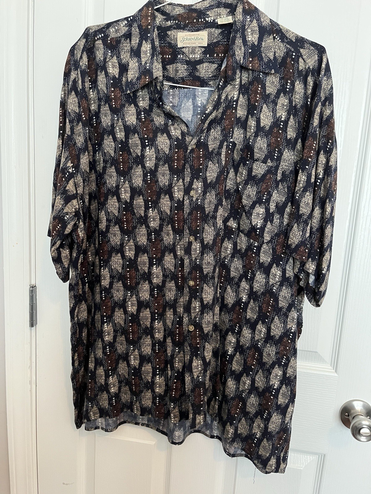 St John’s Bay Men’s XL Rayon Short Sleeve Multi Color Shirt Machine Washable