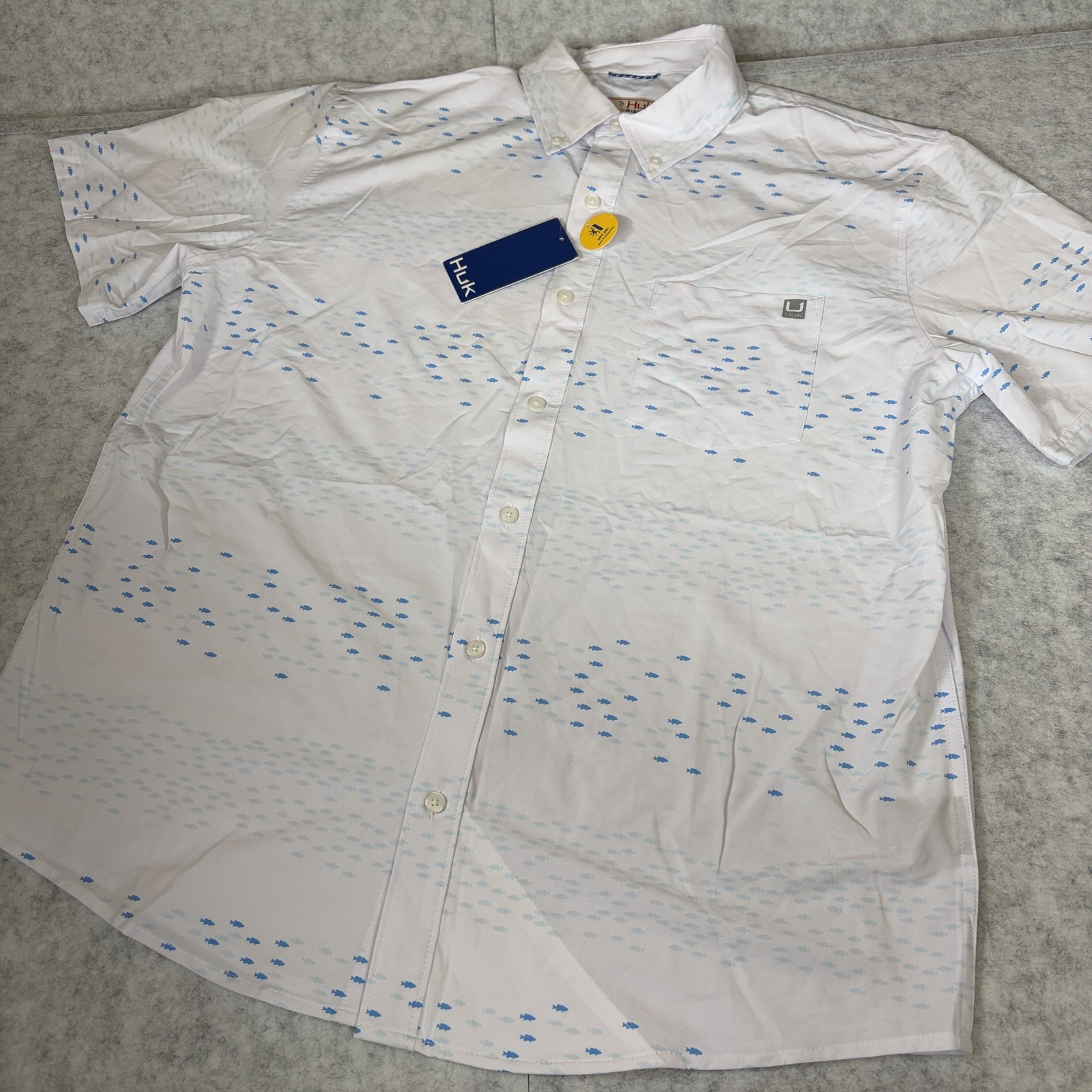 Huk Fishing Shirt Mens Large Short Sleeve Button Up White Blue Fish Print UPF 30