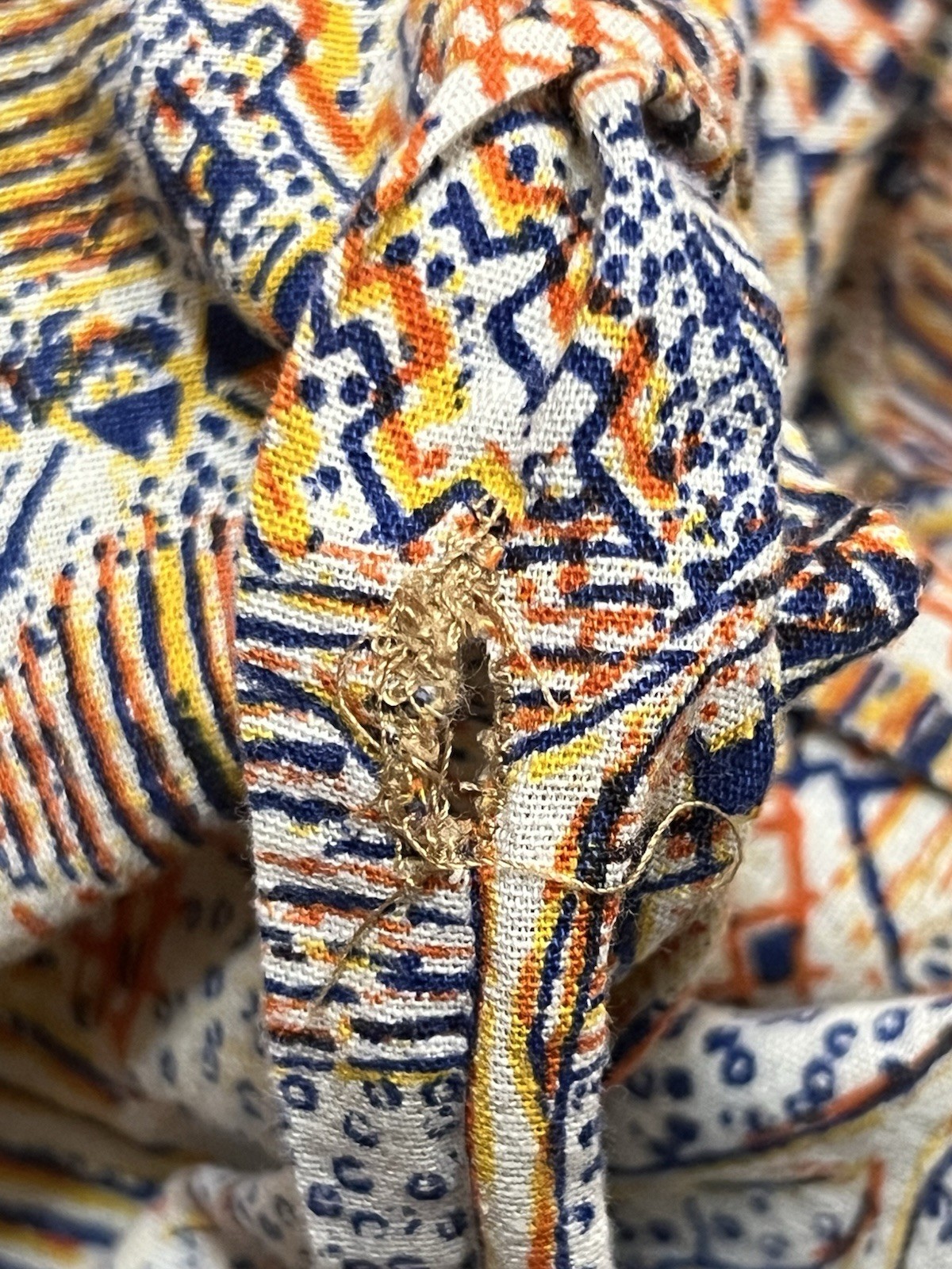 Rotary Club Of Livingstone M Handmade Vtg SS Button Up Shirt Abstract Animals