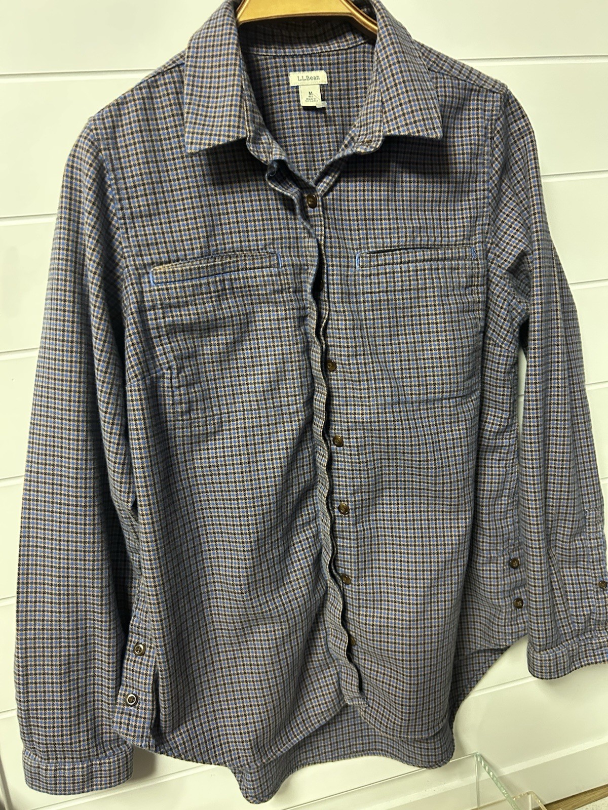 LL Bean Shirt Mens Medium Plaid Long Sleeve Button Front Pockets Outdoors Thick
