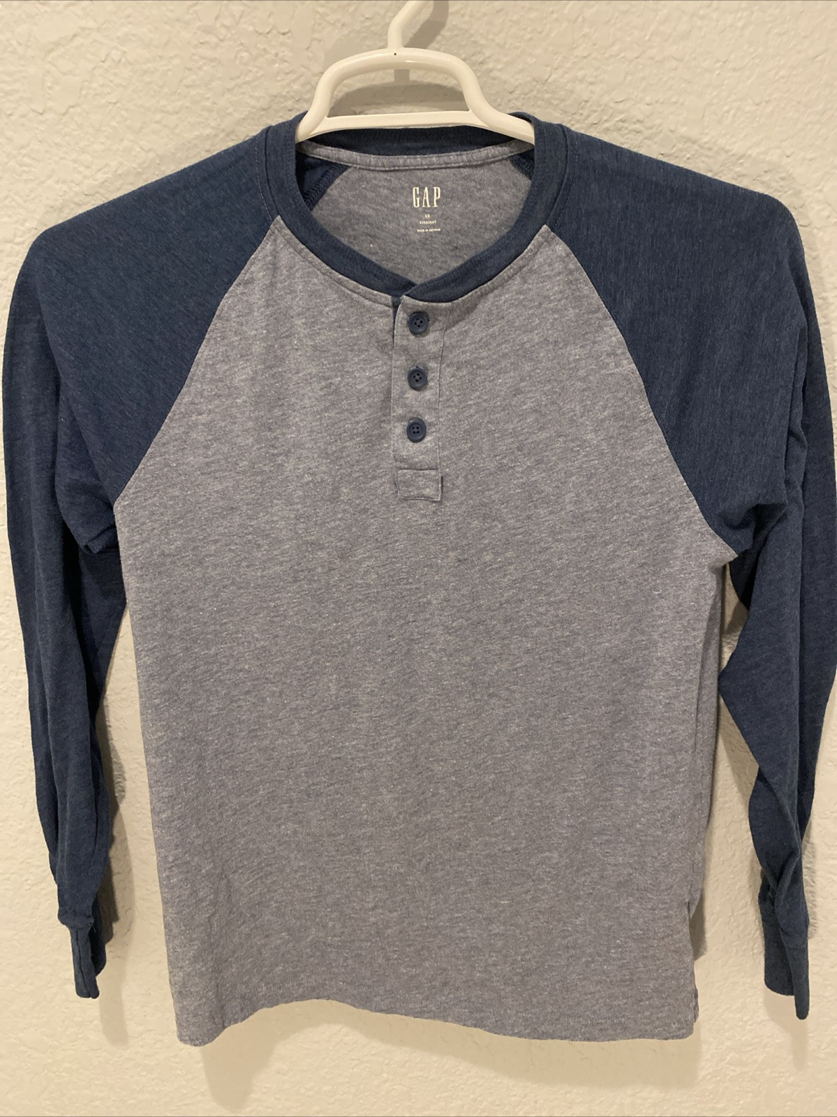 Gap Henley Men’s Long Sleeves Gray And Blue Size XS. #O