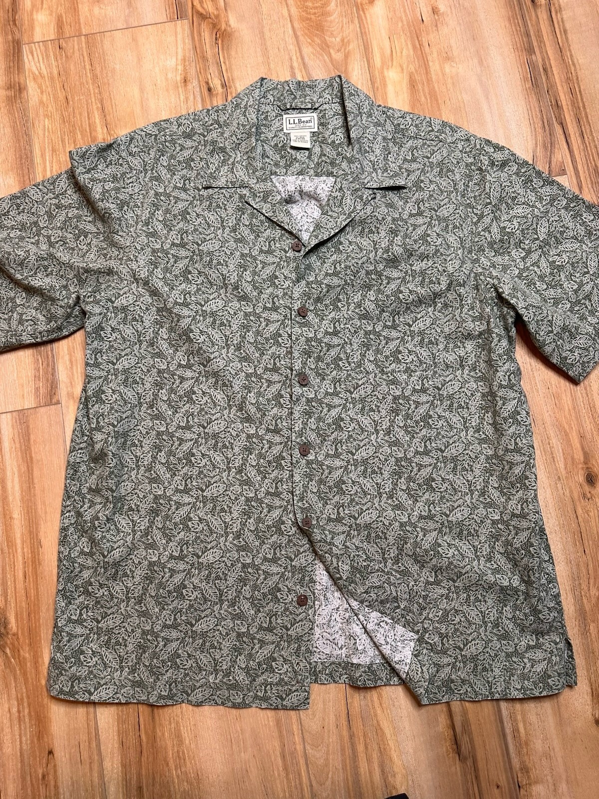 LL Bean Men’s M Button Shirt Green Leaf Short Sleeve Cotton Safari Tiki Casual