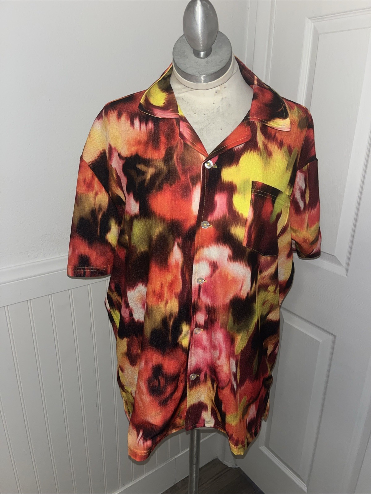Massive Luxury NYC Men’s Apparel Crinkle top shirt- Size: M Med- NEW colorful