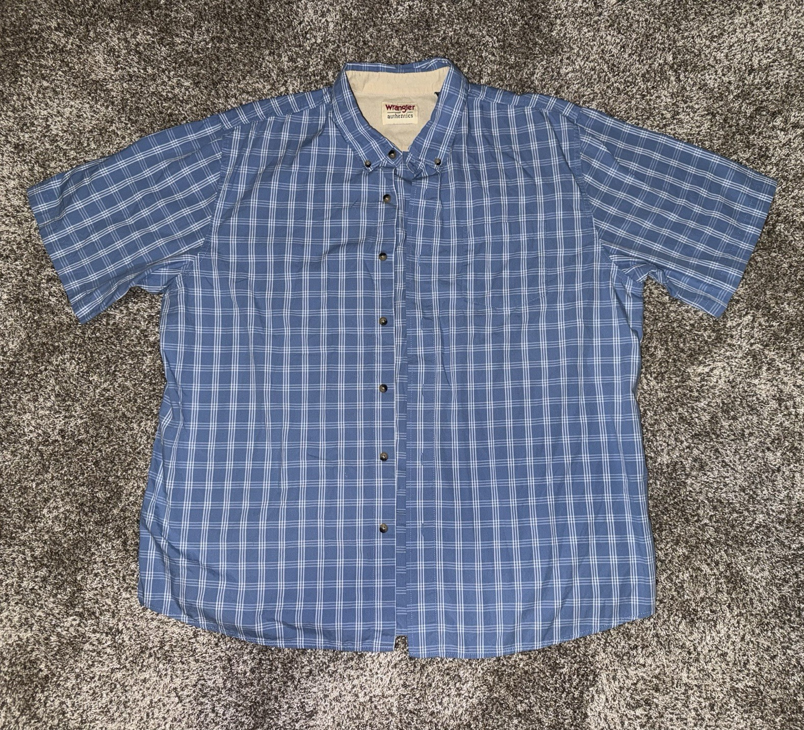 Wrangler Authentics Men’s XL Short Sleeve Blue White Plaid Button-Up Shirt