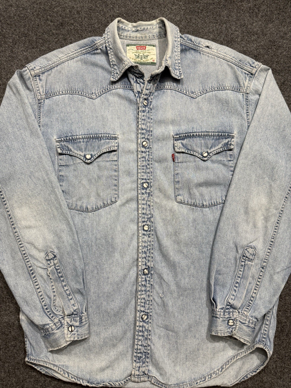 Vintage Levi’s Denim Pearl Snap Button Down Shirt Distressed Faded M