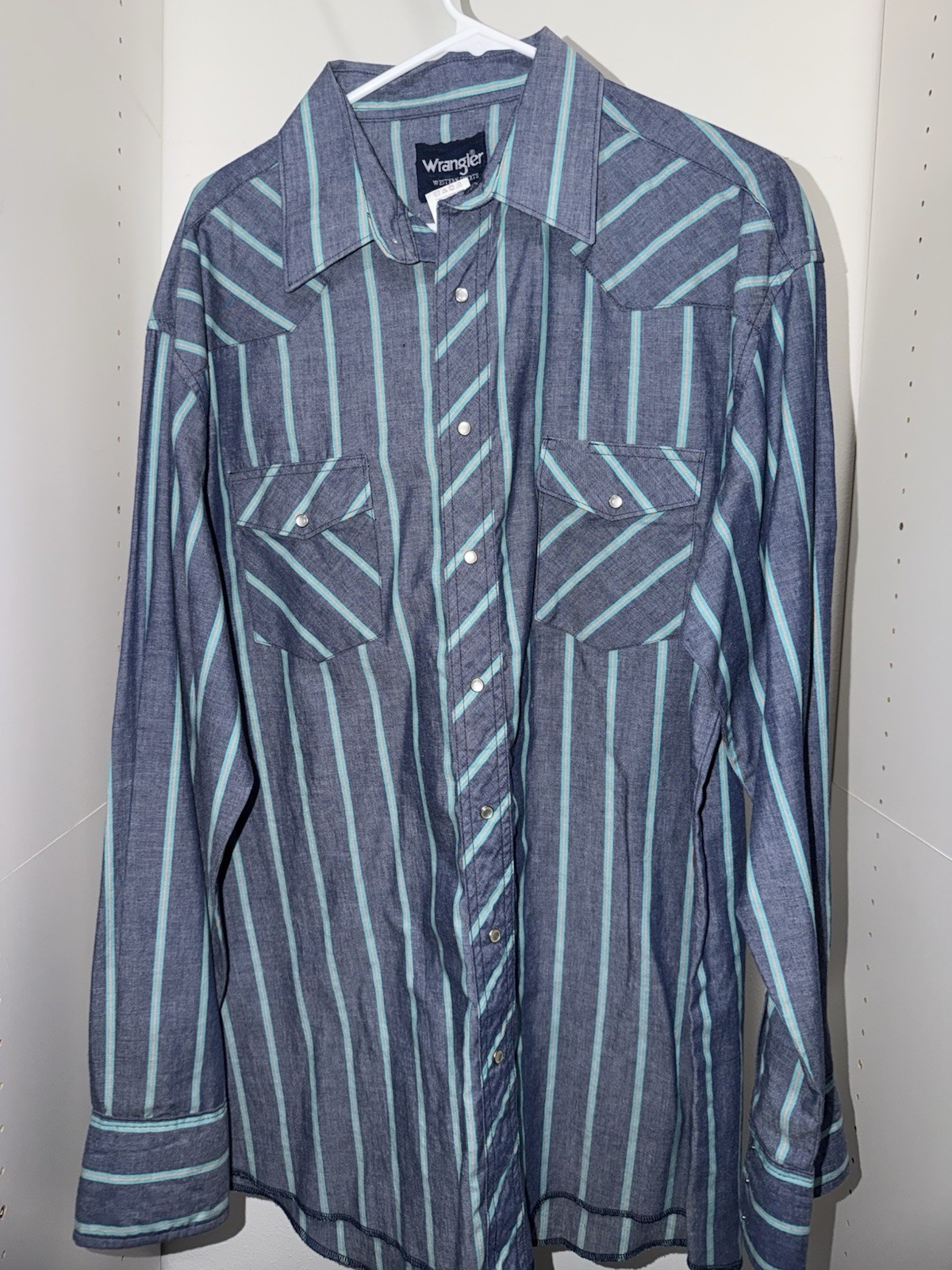 Wrangler Men’s 17 1/2 x 36 Western Striped Long Sleeve Chambray Button-Up