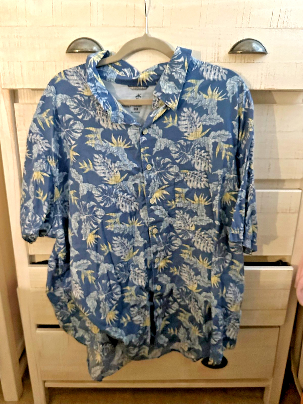 IZOD Men’s Tropical Print Short Sleeve Button-Down Shirt Blue Hawaiian