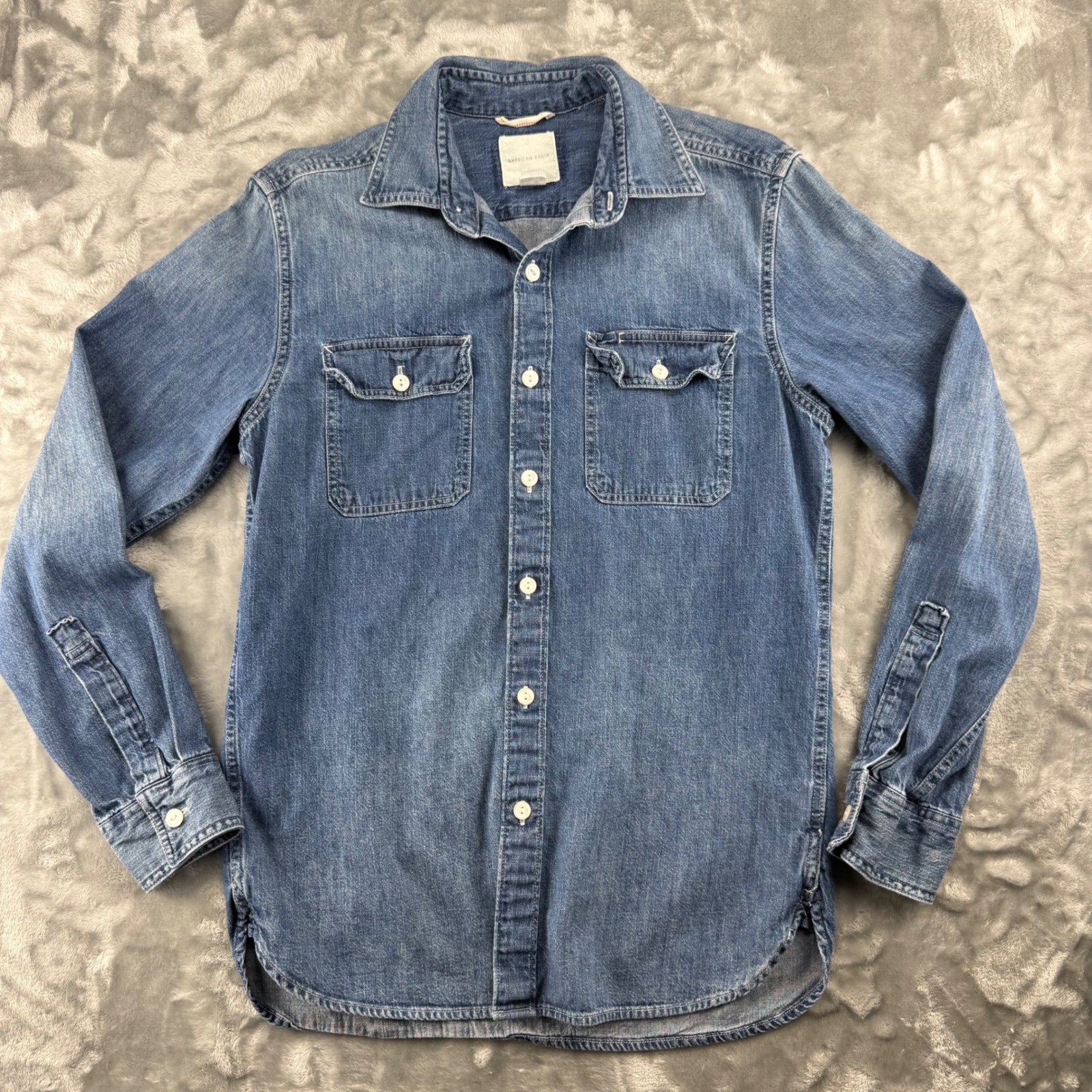 American Eagle Mens Denim Button Down Shirt Medium Wash Blue Cotton Small 11/18