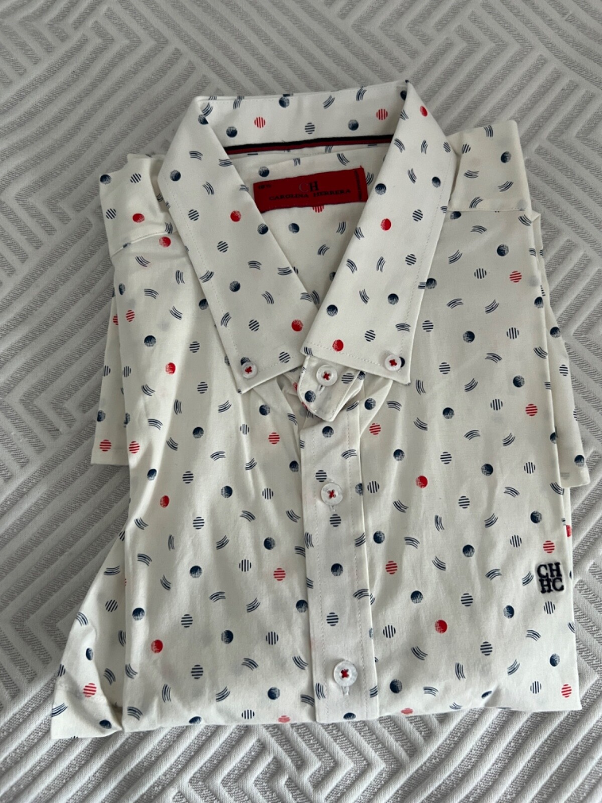 NEW CAROLINA HERRERA short sleeve shirt sizes 15 – 18 1/2 white