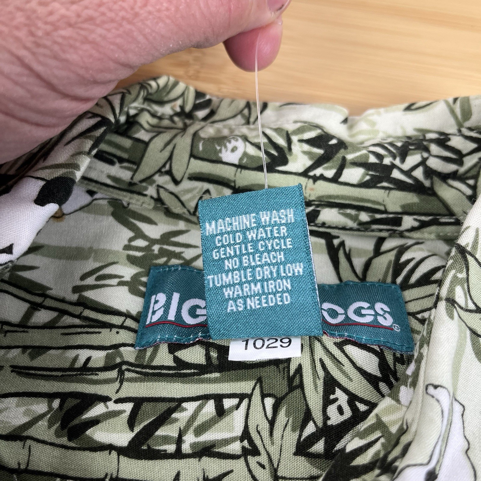 Big Dogs Hawaiian Rayon Button Up Shirt Mens Large Bamboo Trees Animals