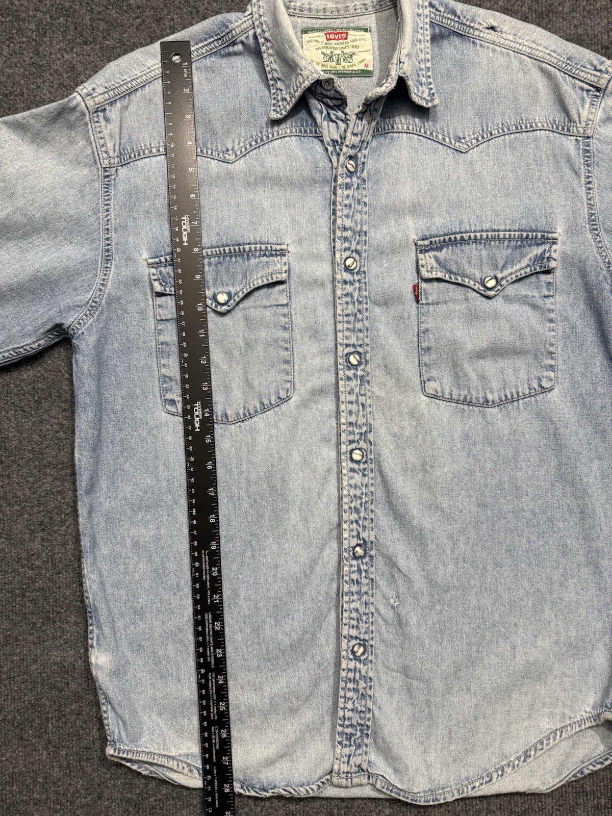 Vintage Levi’s Denim Pearl Snap Button Down Shirt Distressed Faded M