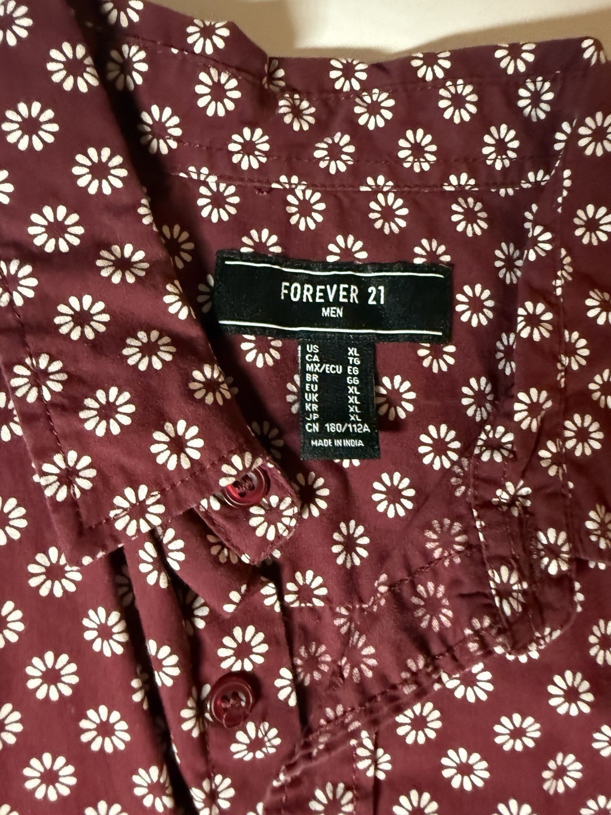 FOREVER 21 Men’s Geometric Button-Up Shirt Red White Short Sleeve XL