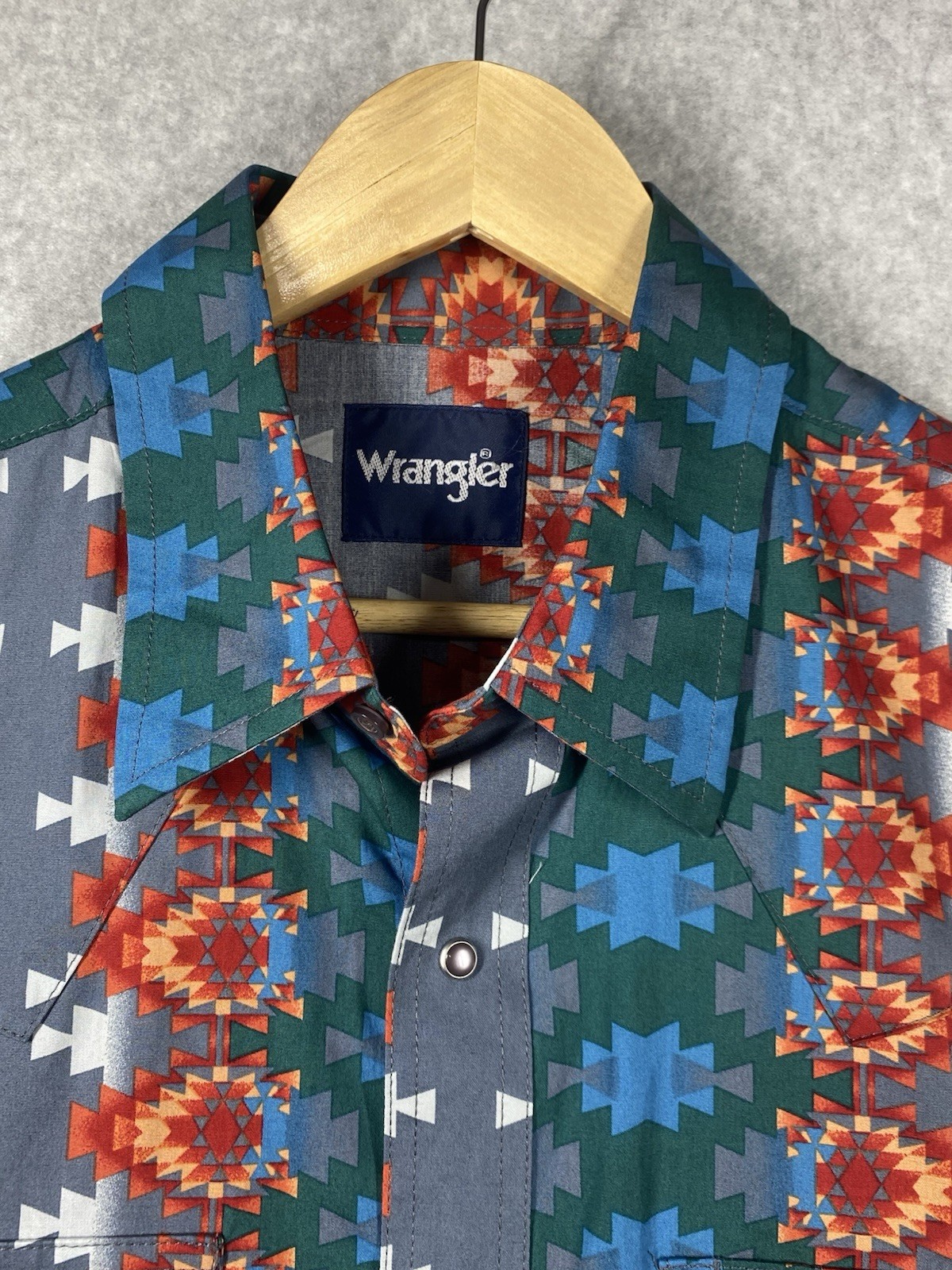 Wrangler Authentic Western Shirt Men’s Size L Ocean Fire Long Sleeve Snap NWT
