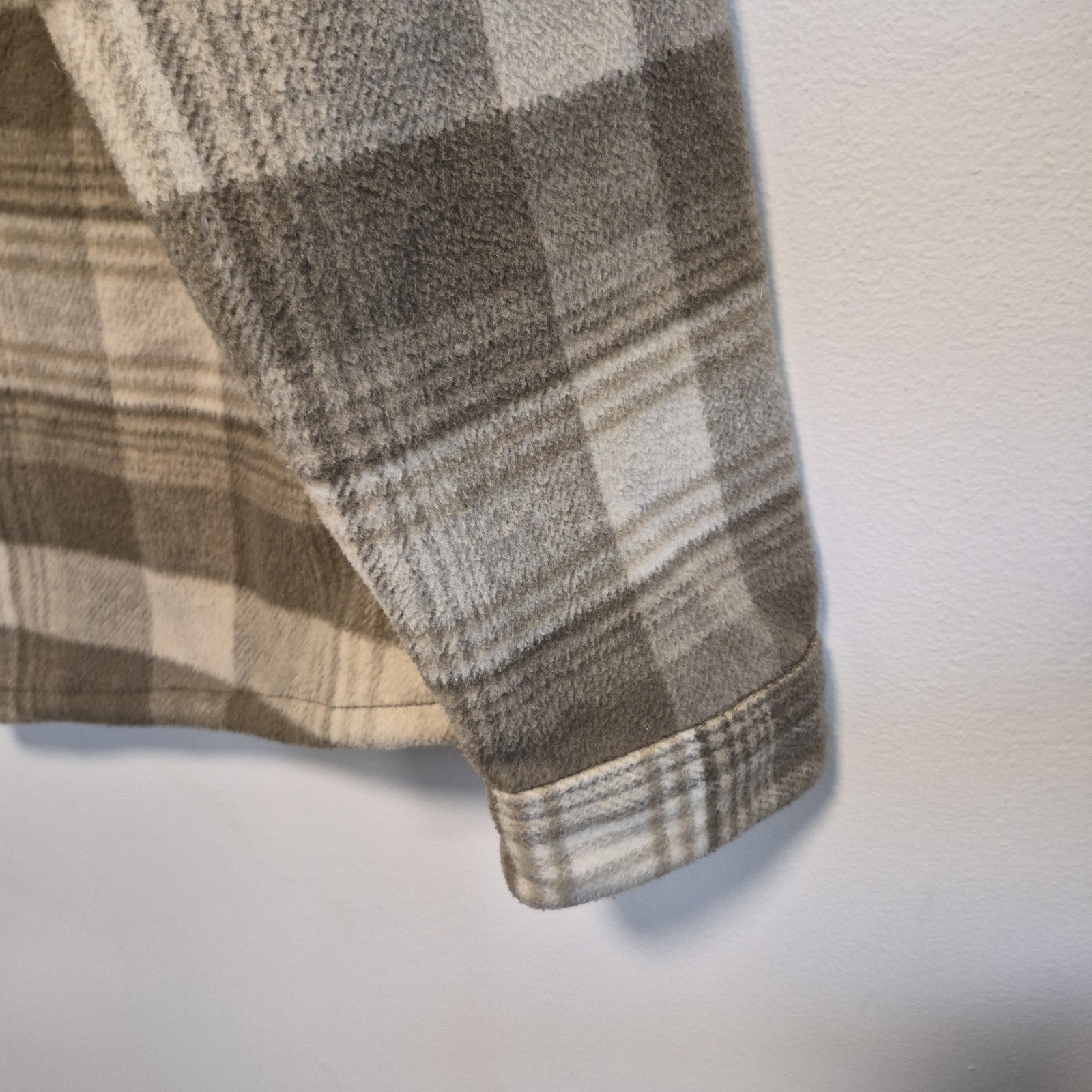 VRST Plaid Flannel Jacket Shacket Tan/Cream Wool Blend Button Up Men’s Size M