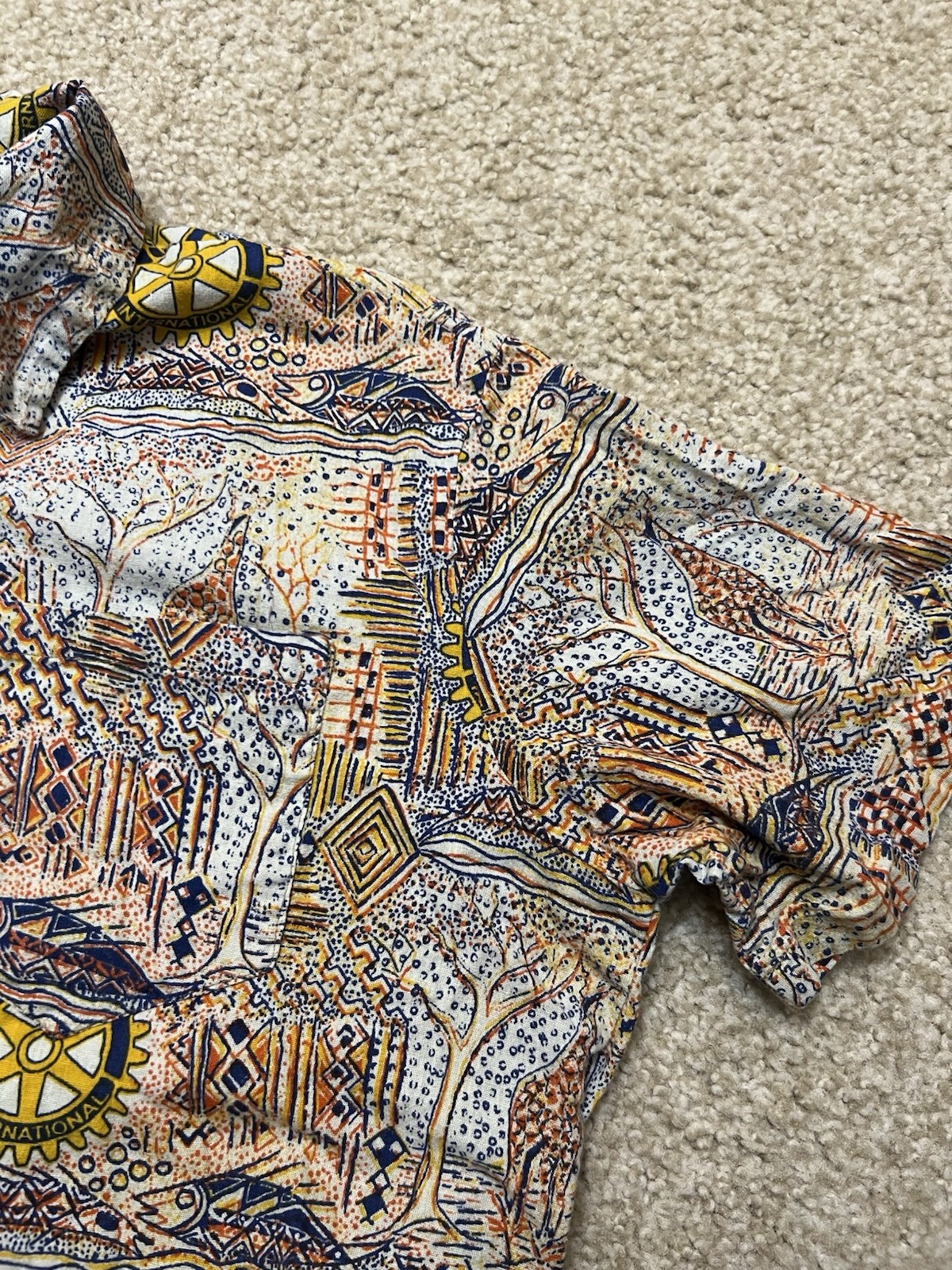 Rotary Club Of Livingstone M Handmade Vtg SS Button Up Shirt Abstract Animals
