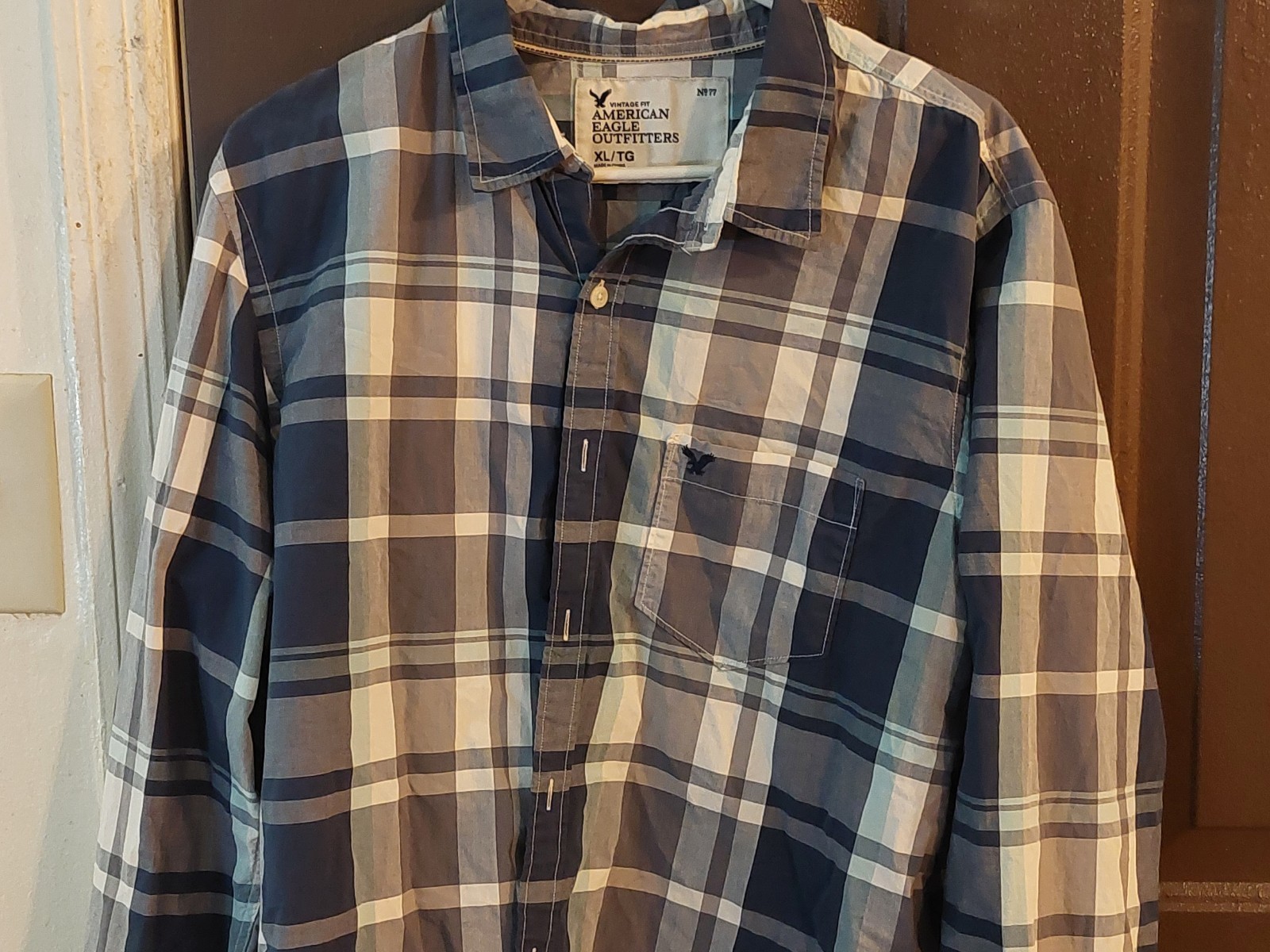 American Eagle Outfitters Vintage Fit Plaid Long Sleeve Button-Up Shirt XL