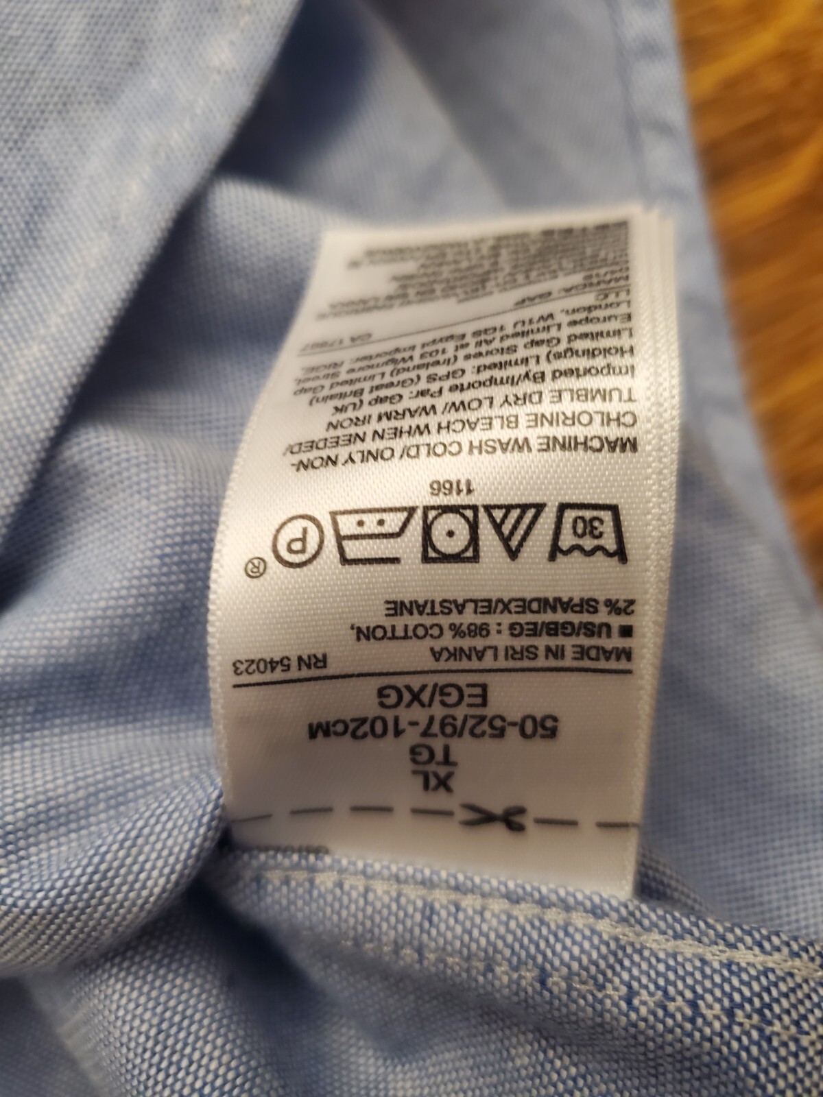 GAP Men’s Long Sleeve Collared Button Down Oxford Shirt – XL – Light Blue