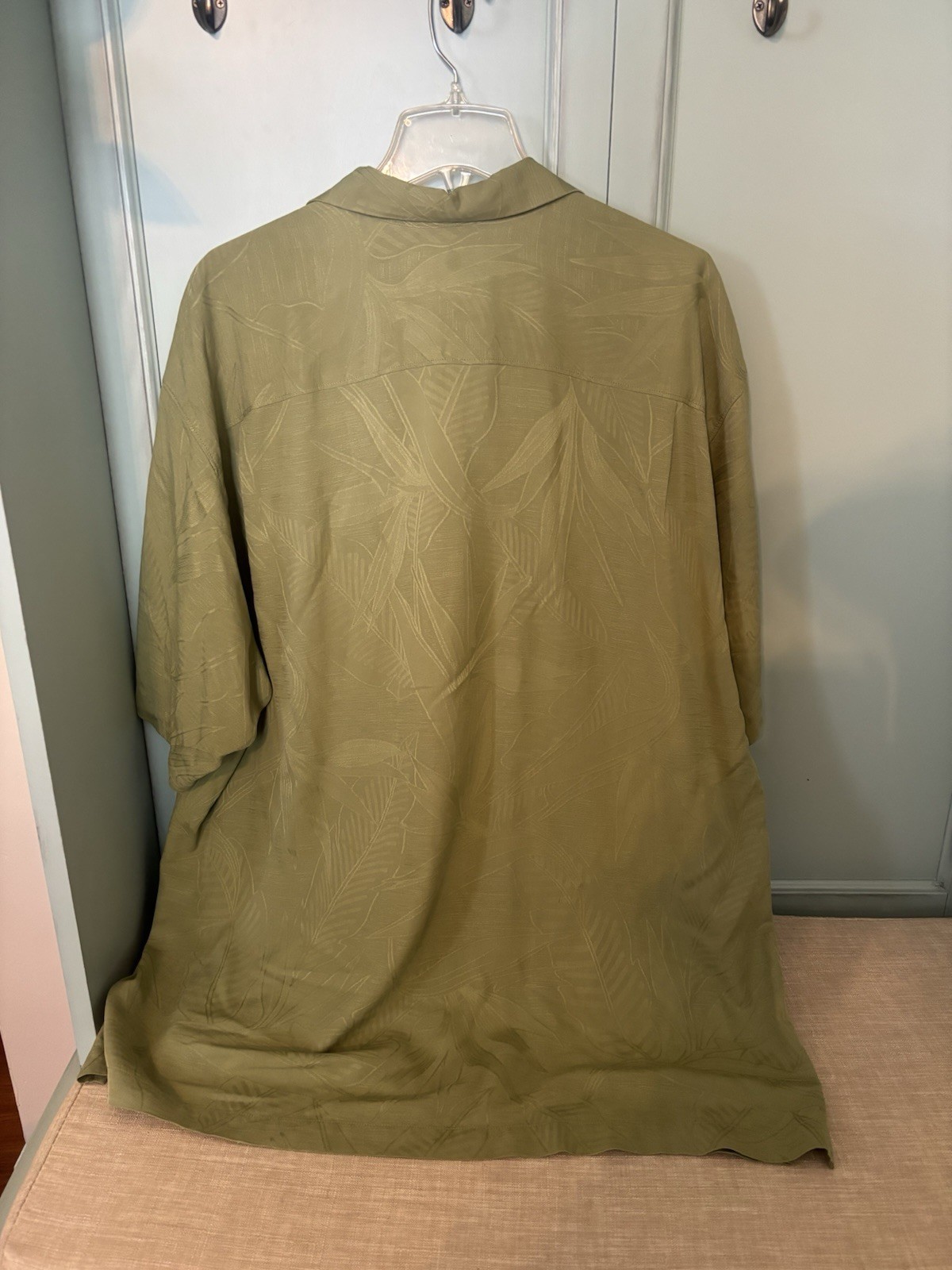 Tommy Bahama 100% Silk Green Floral Camp Shirt Men’s XLX/TGT Excellent Cond