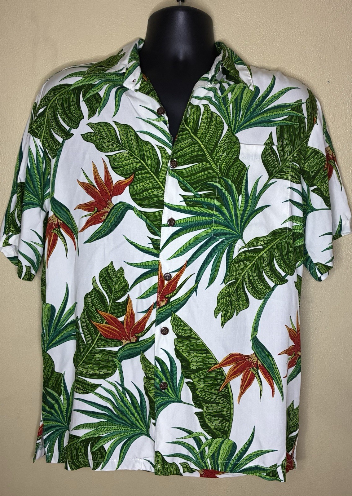 Hilo Hattie The Hawaiian Original Men’s S Short Sleeve Floral Button-Up Pockets