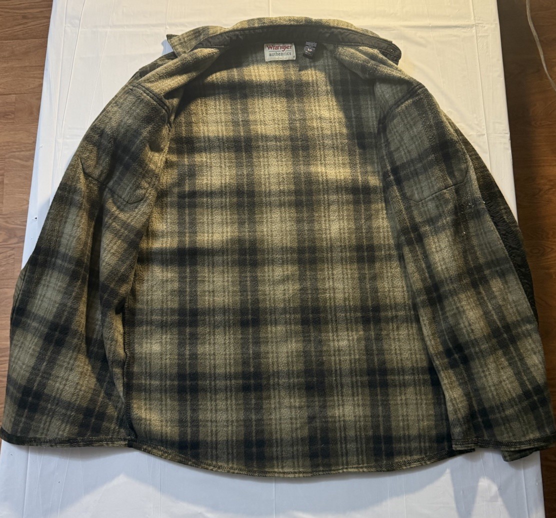 Wrangler Authentics Men’s S/P Green Black Plaid Fleece Shirt w/Pockets
