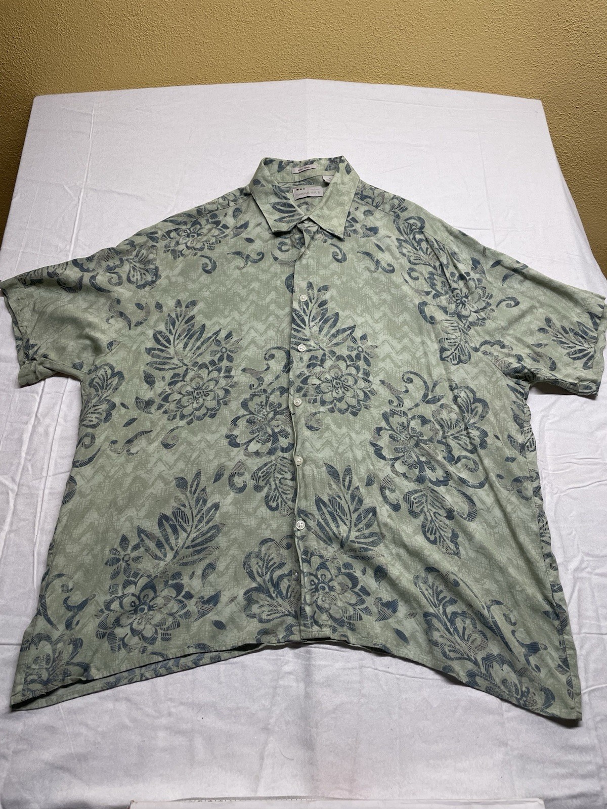 Natural Issue Men’s XL Green/Blue Floral Rayon Woven Lightweight Short Sleeve