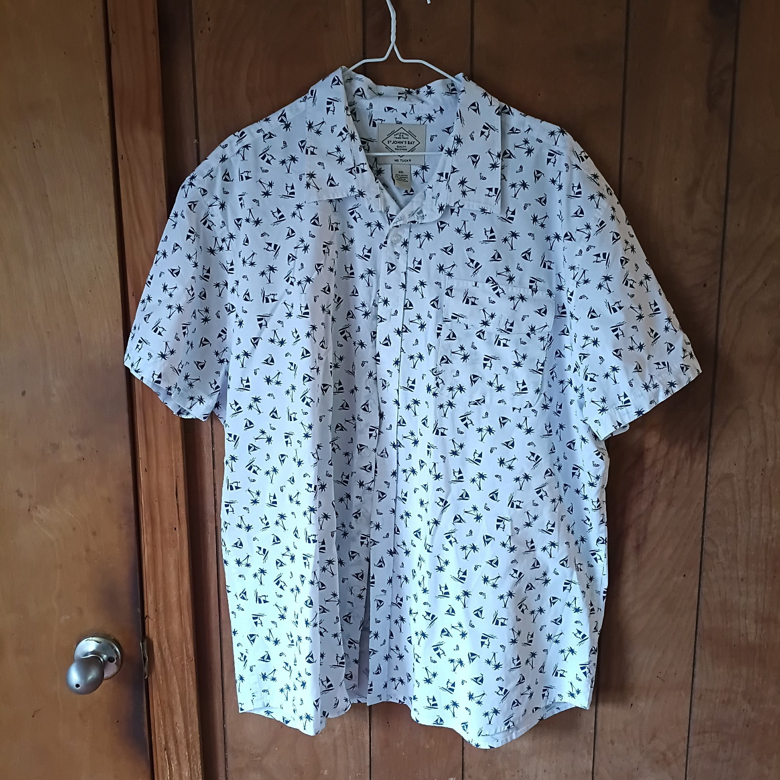 St. John’s Bay Men’s XXL No Tuck Button Front Shirt White Sailboat Palm Tree