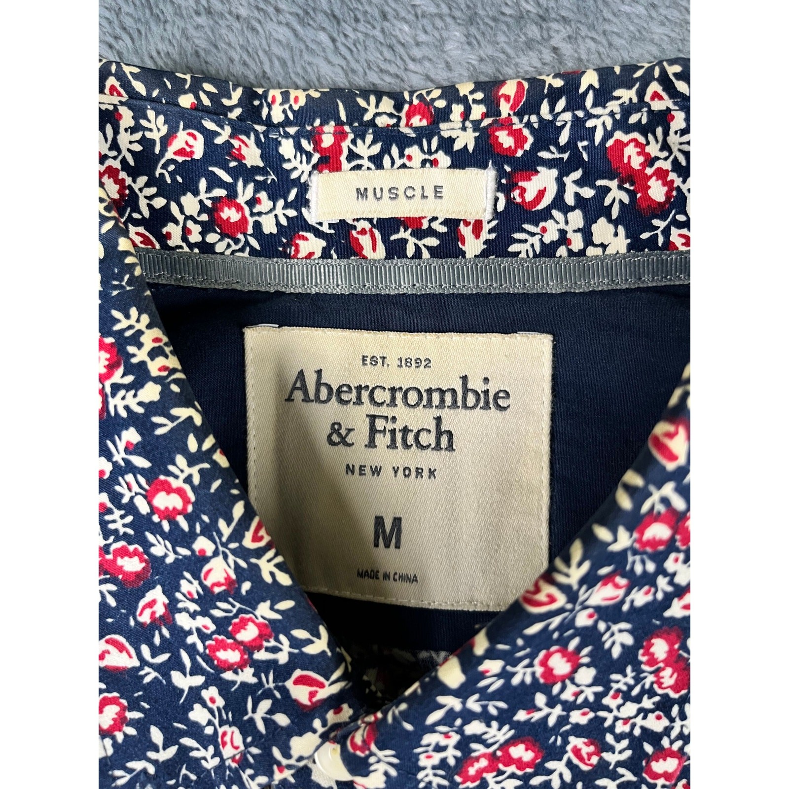 Men’s Abercrombie & Fitch Muscle Fit Floral Button-Down Shirt Size M Excellent