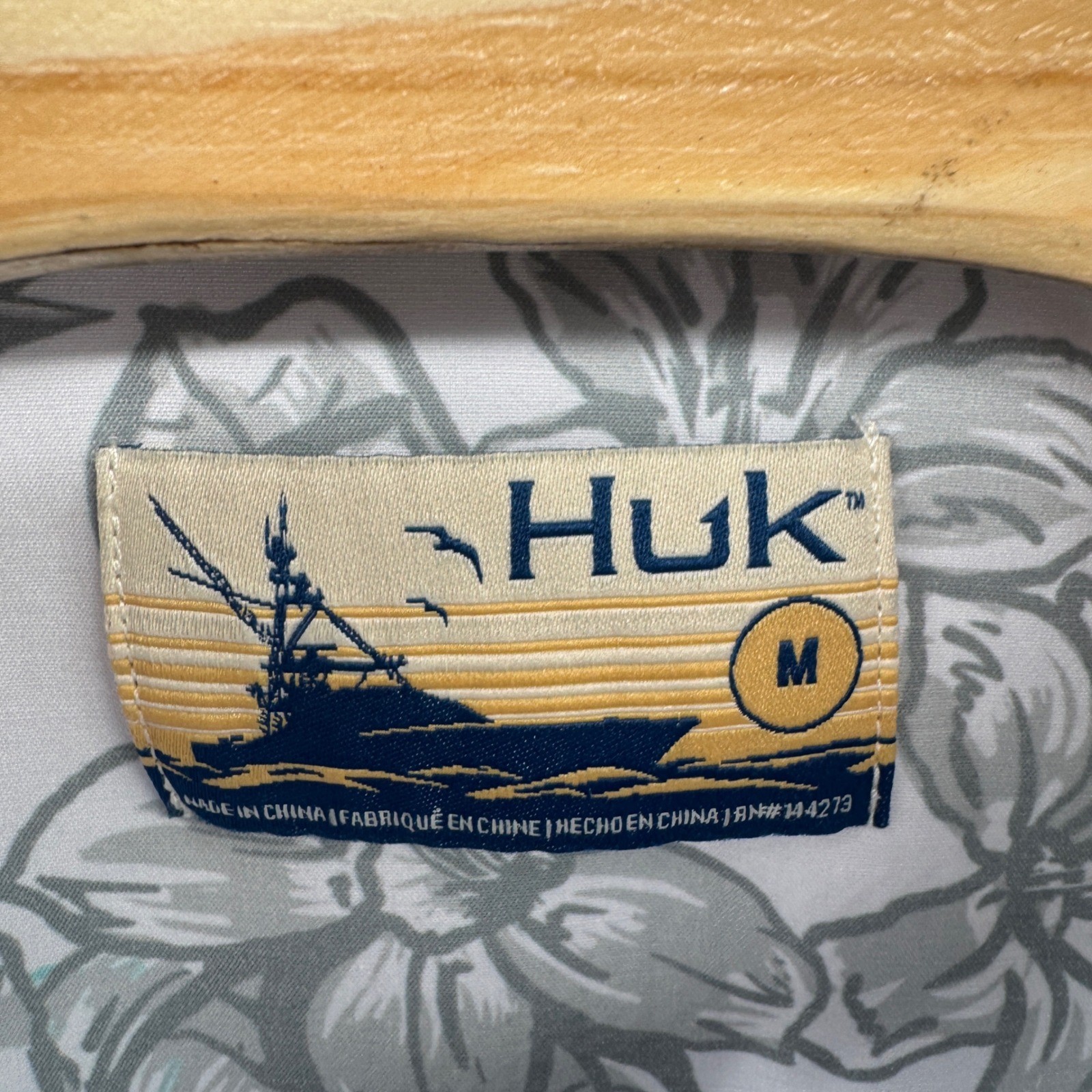 Huk Fishing Shirt Mens Medium Hawaiian Floral Marlin Performance Button Front
