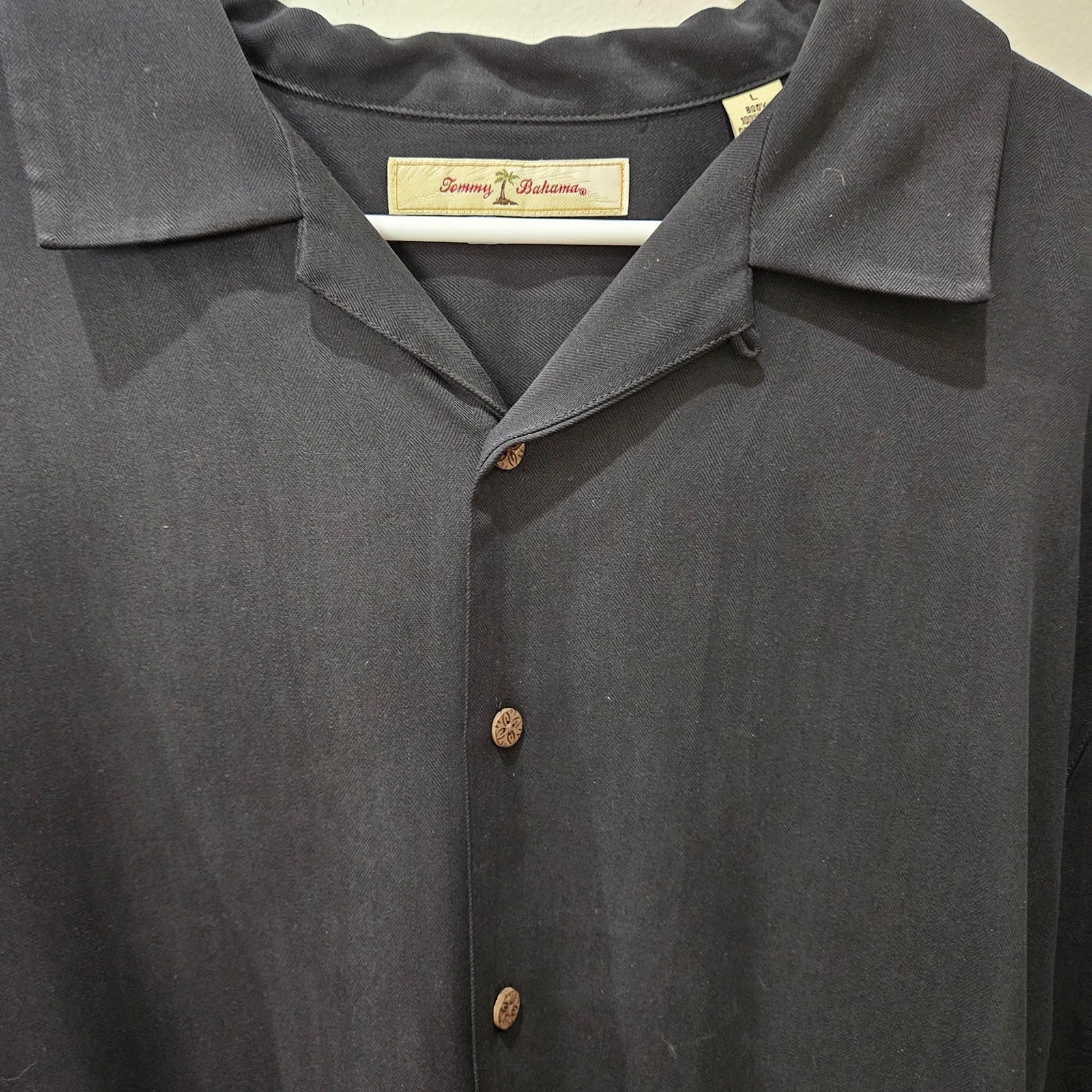 Men’s 100% Silk Embroidered Tommy Bahama “Bar None” Size Large
