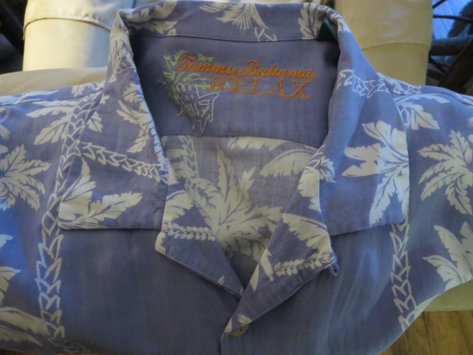 Tommy Bahama Floral Hawaiian Men’s Shirt XXL 100% Rayon Machine Washable 2XL
