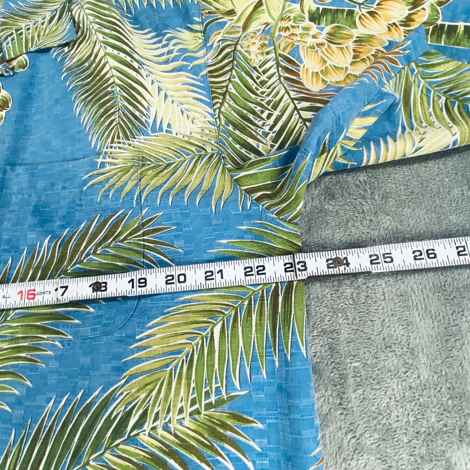Tommy Bahama Camp Shirt Men Medium Blue Green Silk Palm Tree Side Slit Button Up