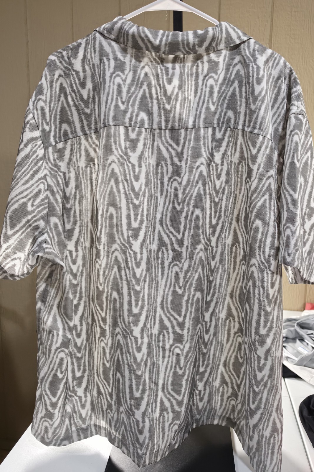 Mode One Men’s XL Gray/White Abstract Woven Short Sleeve Button-Up Shirt