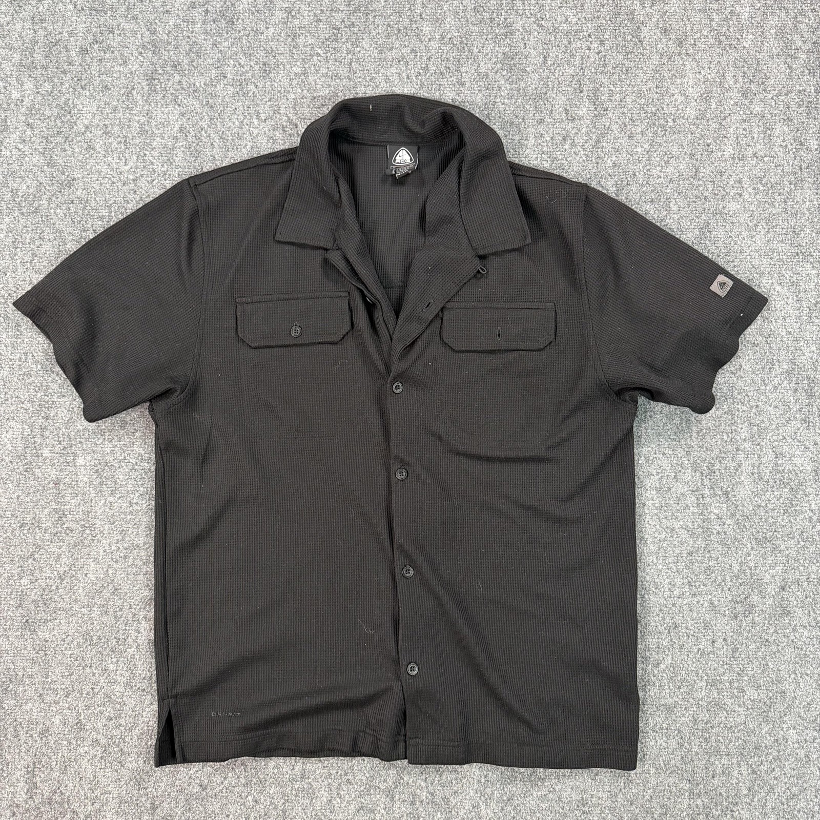 Nike ACG Dri-Fit Shirt Mens Medium Black Short Sleeve Button Up Casual Pockets