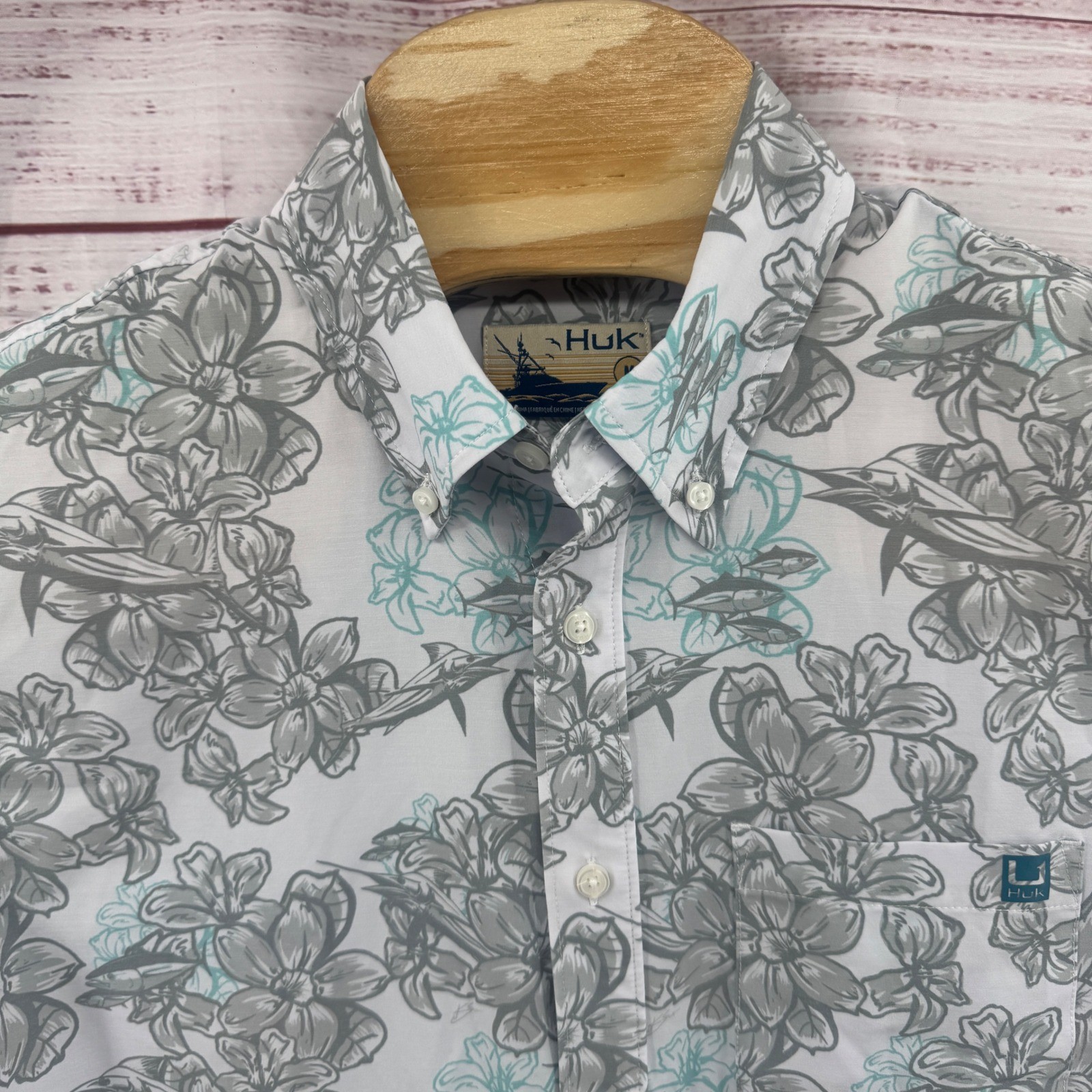 Huk Fishing Shirt Mens Medium Hawaiian Floral Marlin Performance Button Front
