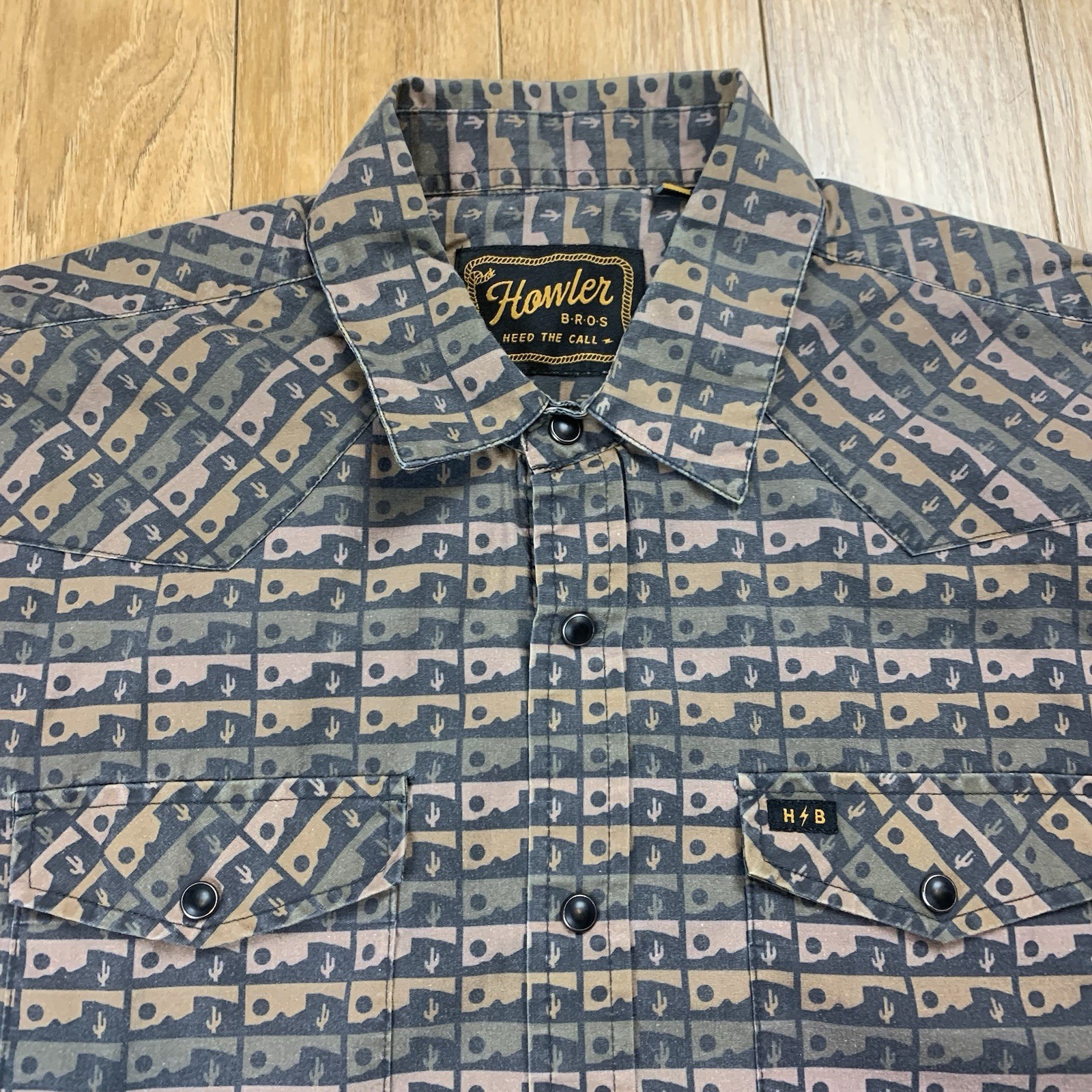 Howler Bros Shirt L Brown Los Arroyos H Bar Cactus Western Pearl Snap *READ