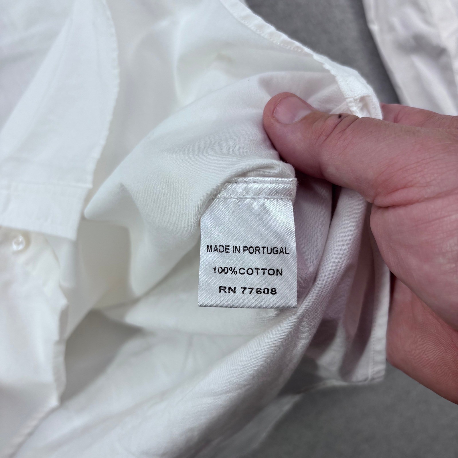 J. Peterman Button Down Shirt Mens Medium White Cotton Long Sleeve Logo Preppy