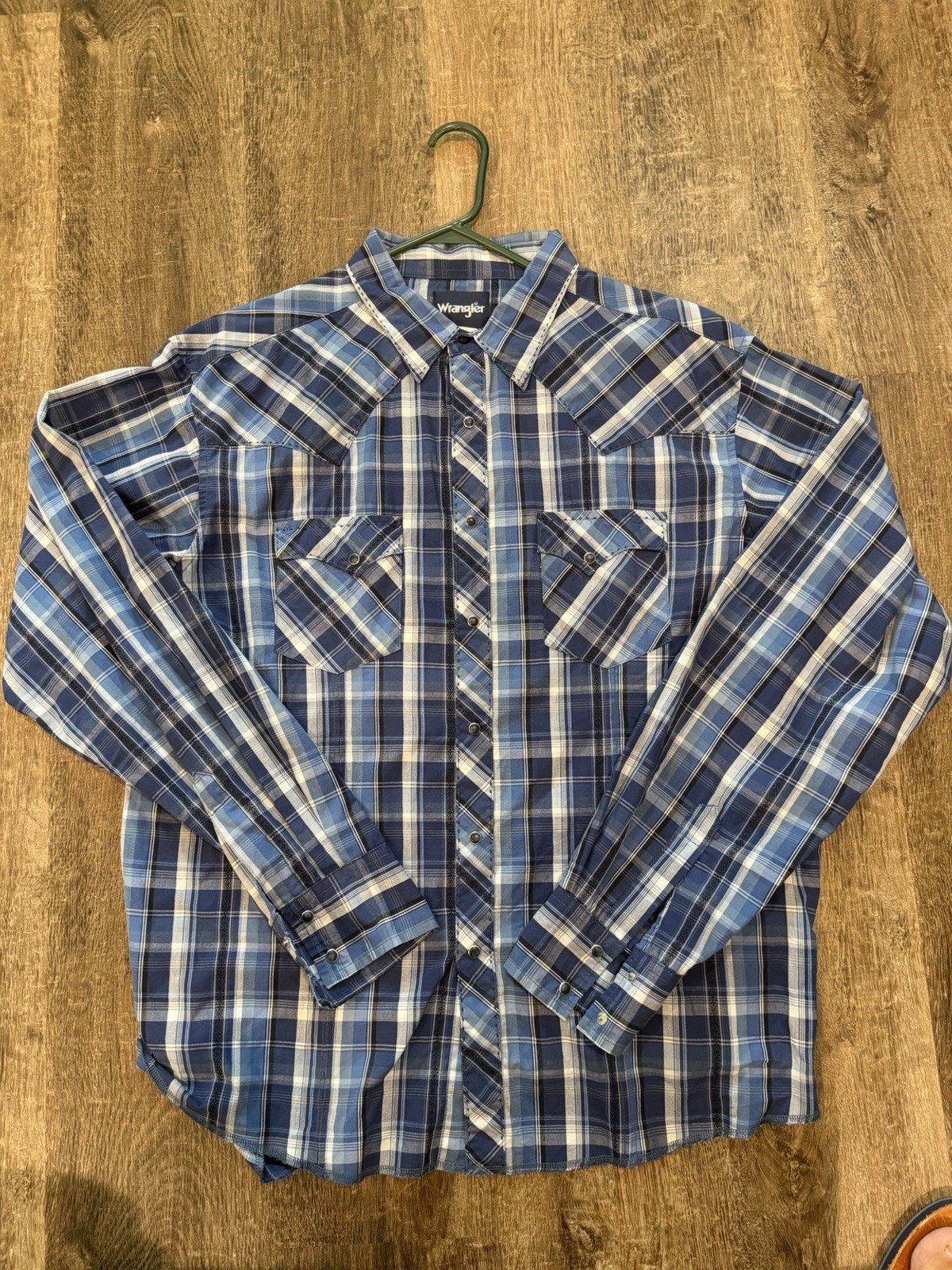 Wrangler Men’s XL Blue/White Plaid Woven Long Sleeve Button-Up Shirt Pockets