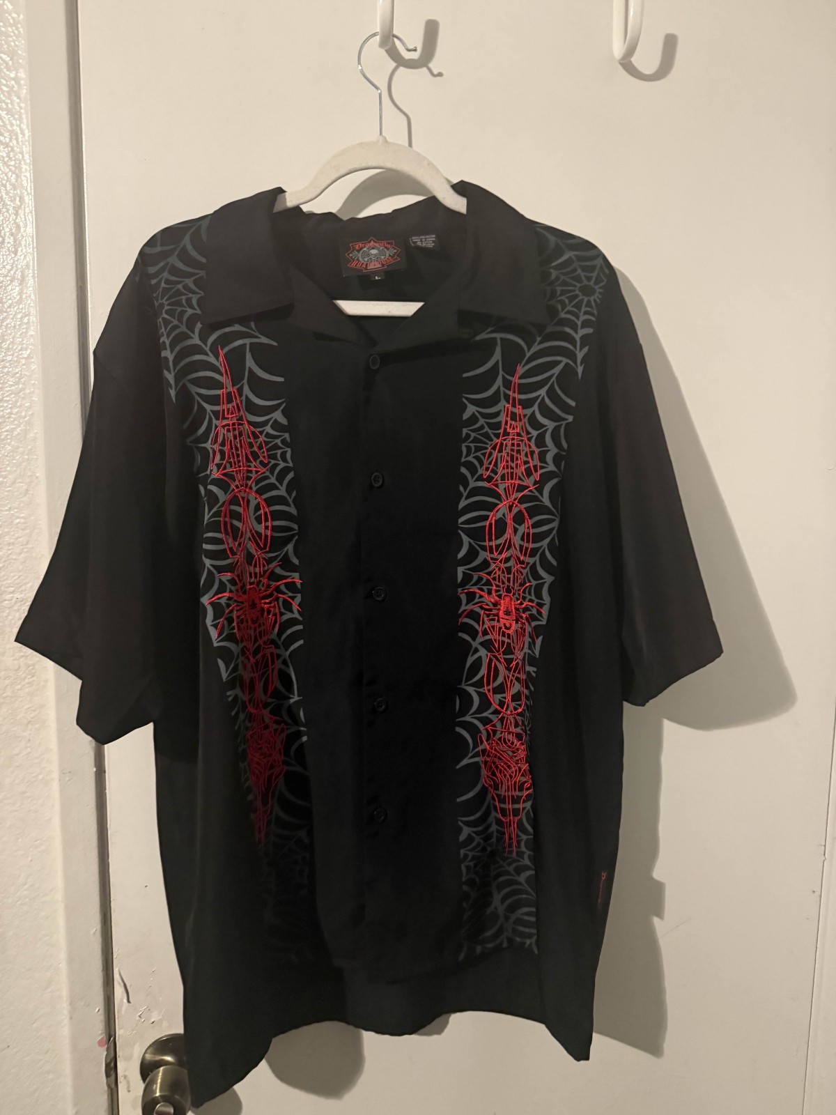 Dragonfly Roadhouse, Embroidered Black Widow Button-up (Size: Large)