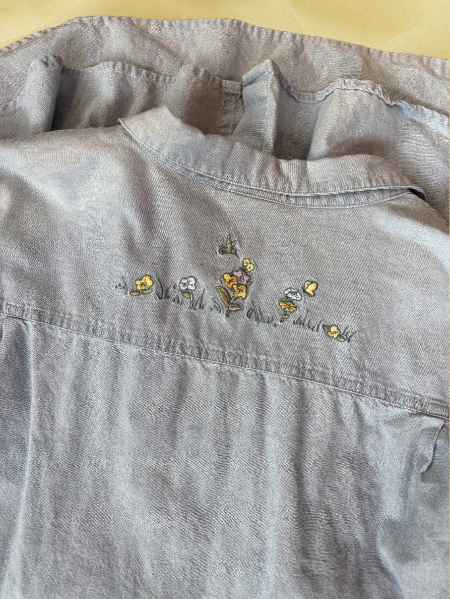Disney Catalog Men’s XL Blue Denim Embroidered Winnie the Pooh Button-Up Shirt